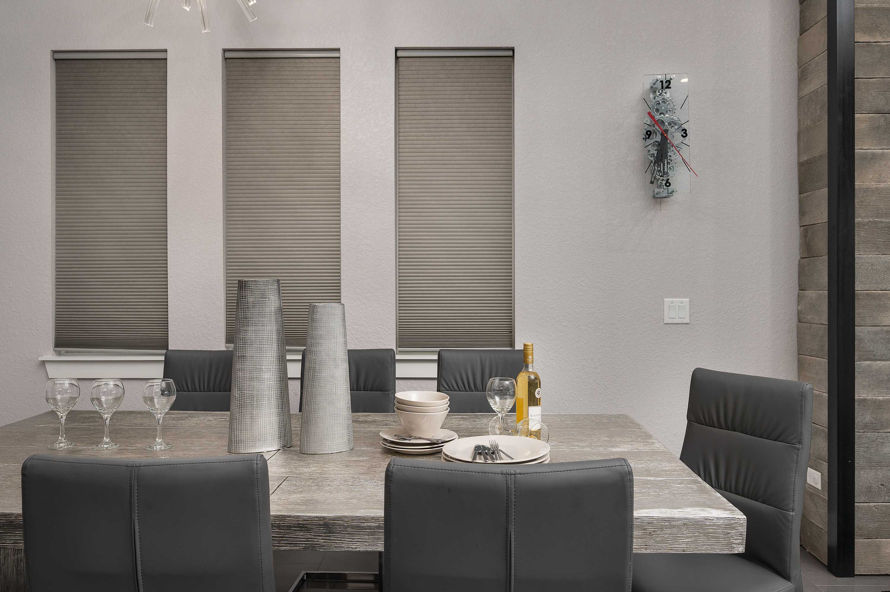 Luxury 6BR Villa w Pool & Cinema, 4mi to Disney