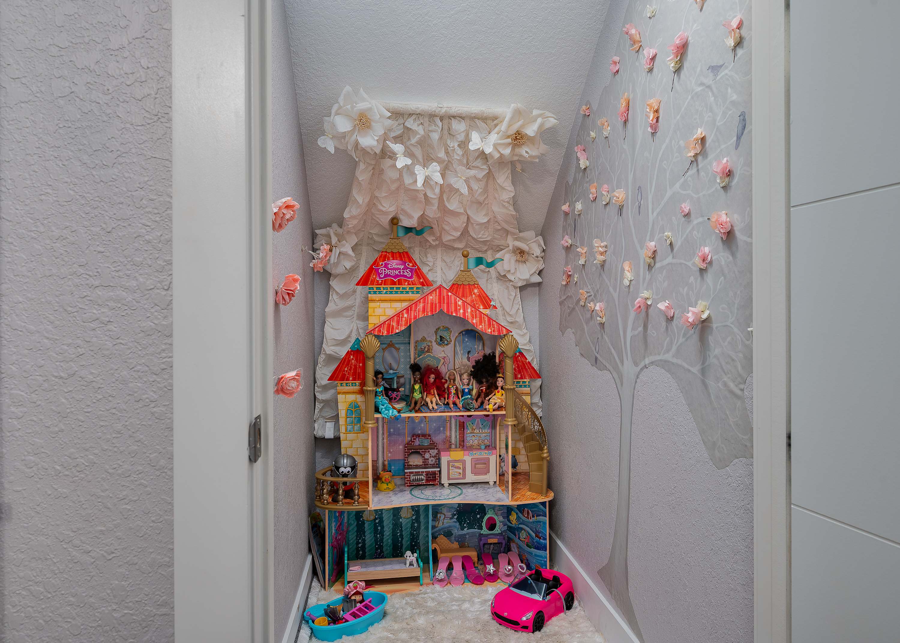 Luxury 6BR Villa w Pool & Cinema, 4mi to Disney