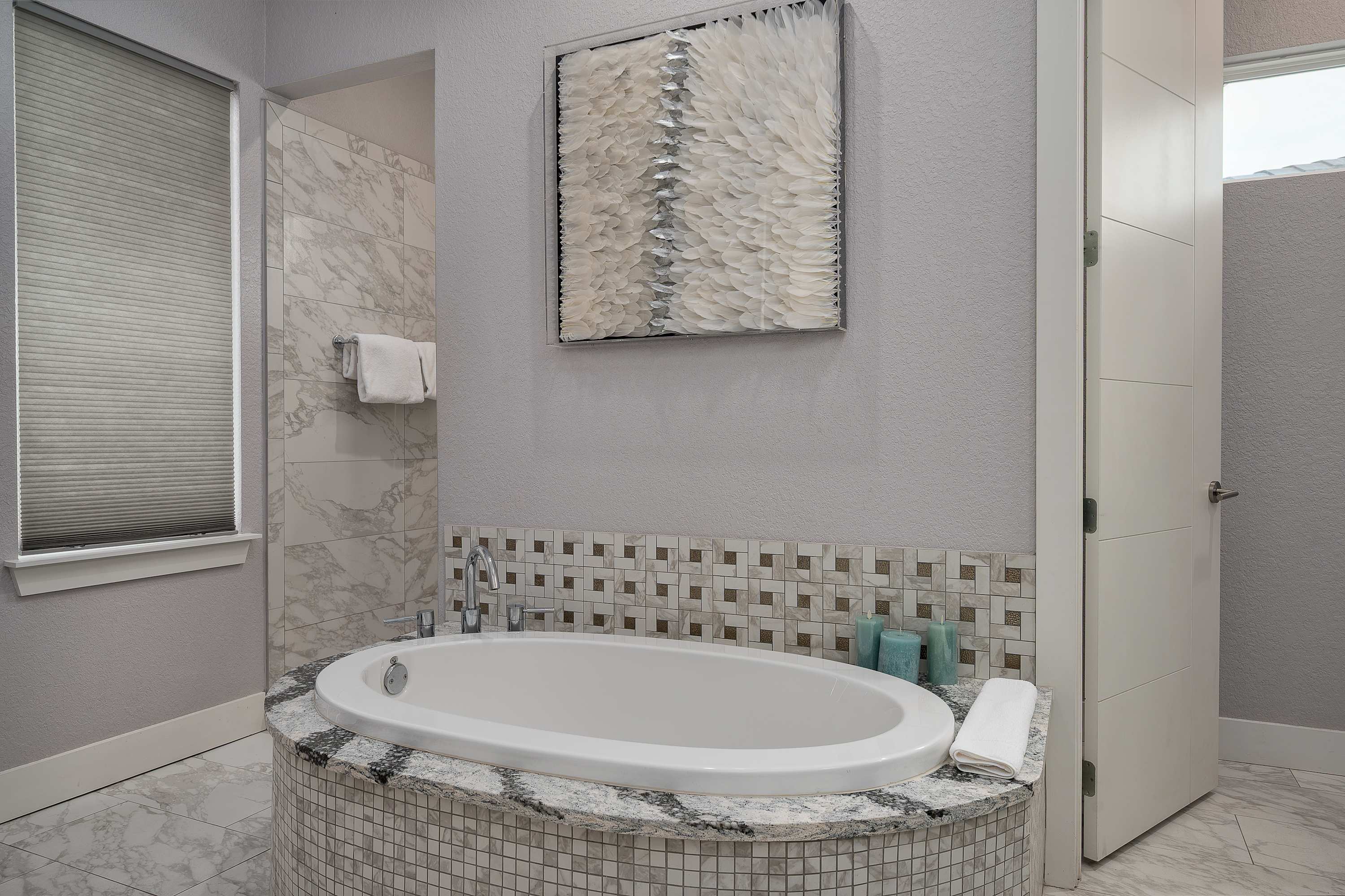 Luxury 6BR Villa w Pool & Cinema, 4mi to Disney