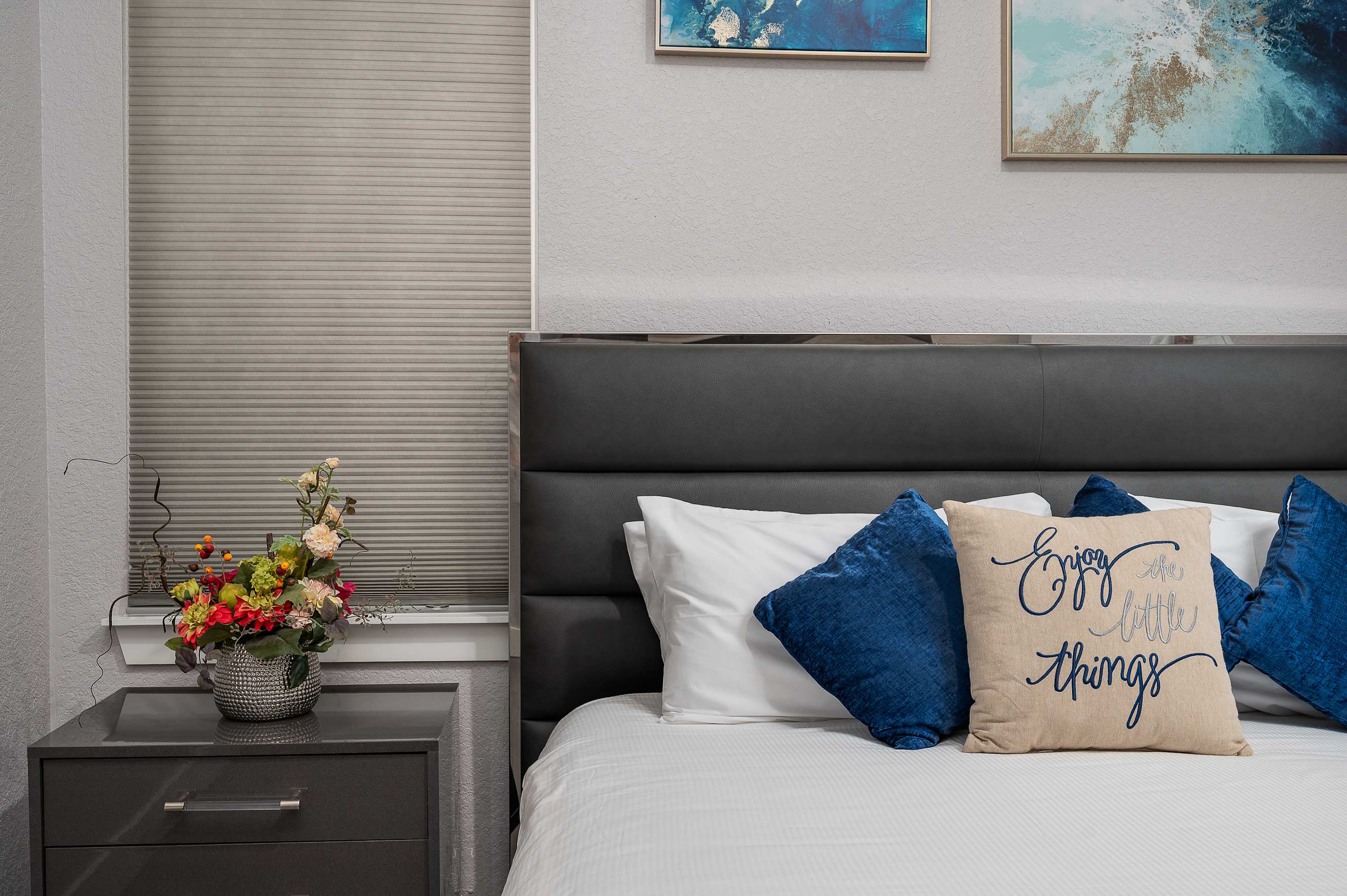 Luxury 6BR Villa w Pool & Cinema, 4mi to Disney