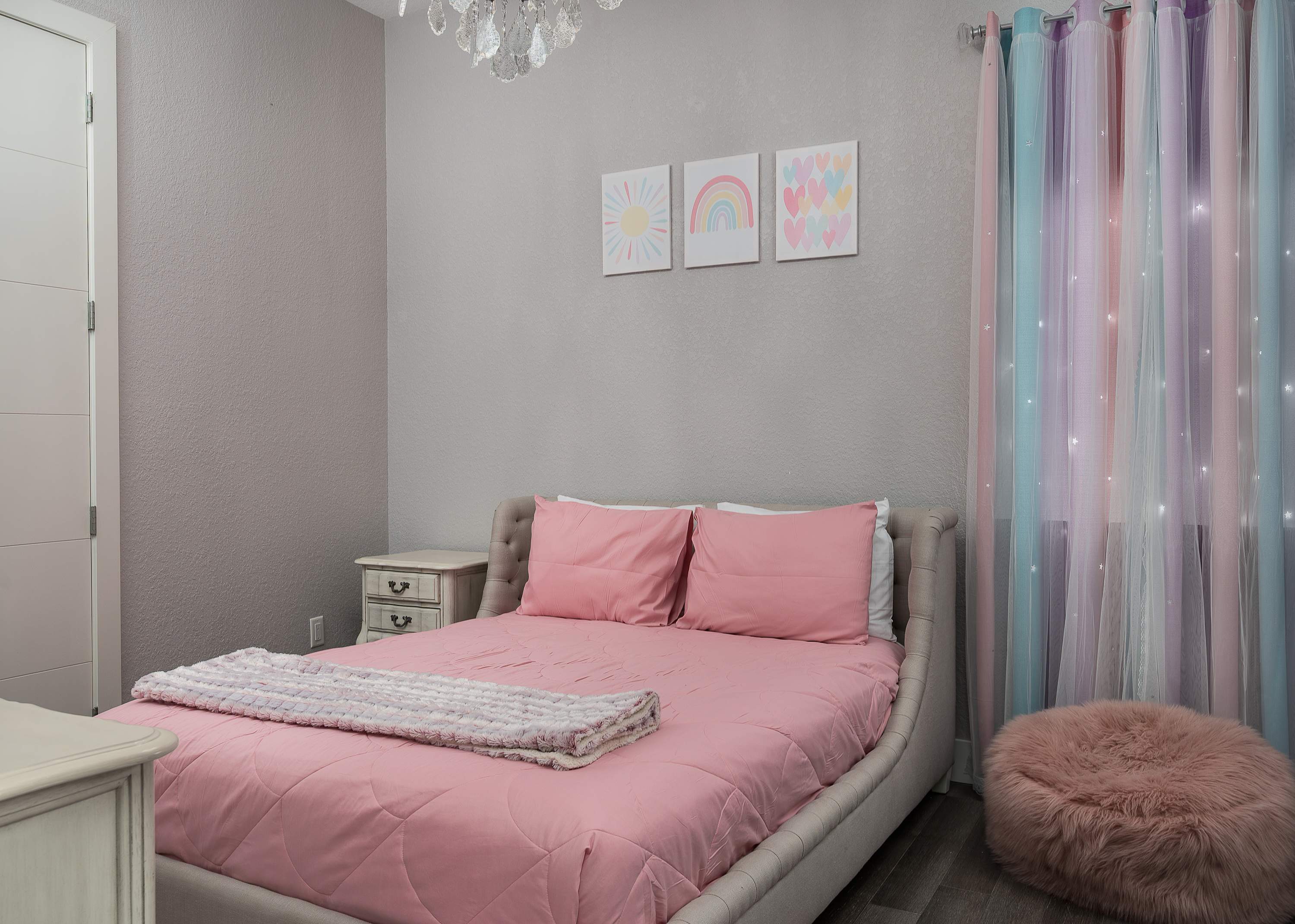 Luxury 6BR Villa w Pool & Cinema, 4mi to Disney