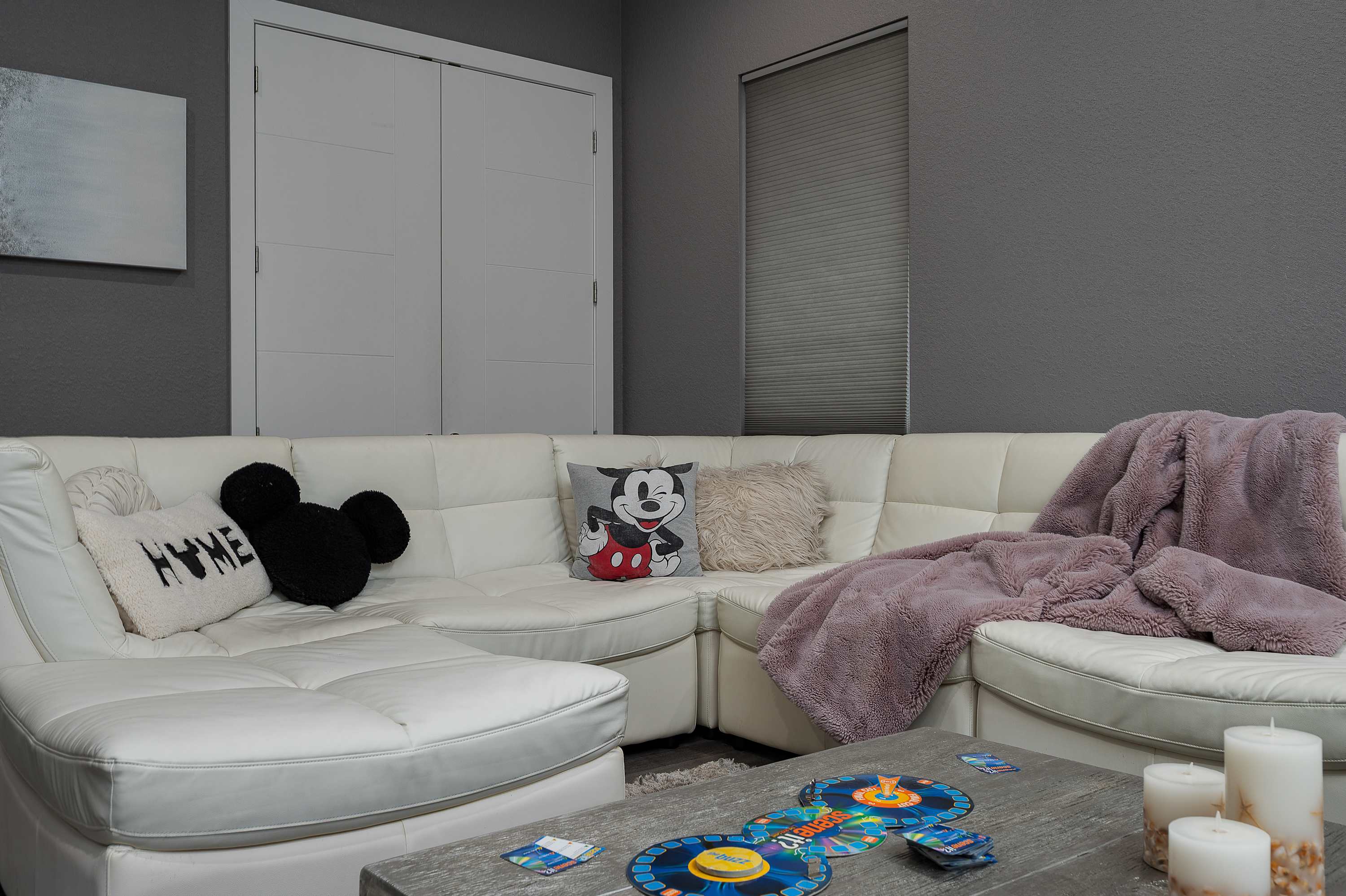 Luxury 6BR Villa w Pool & Cinema, 4mi to Disney