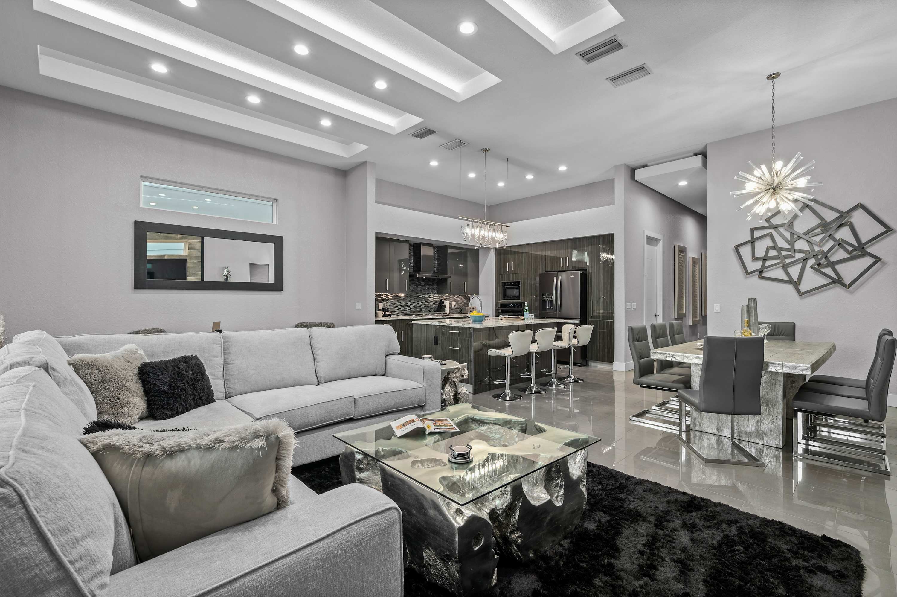 Luxury 6BR Villa w Pool & Cinema, 4mi to Disney