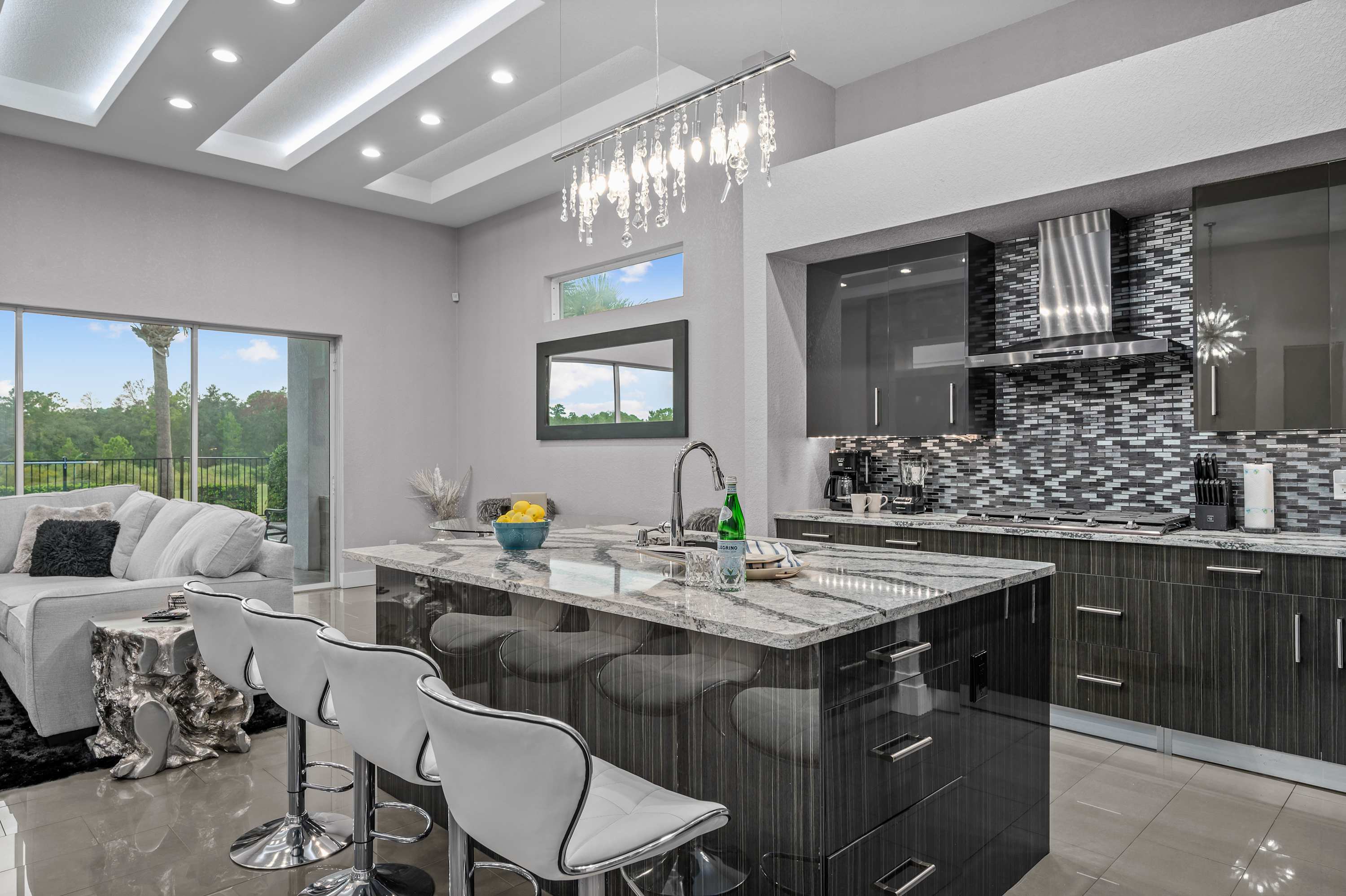 Luxury 6BR Villa w Pool & Cinema, 4mi to Disney