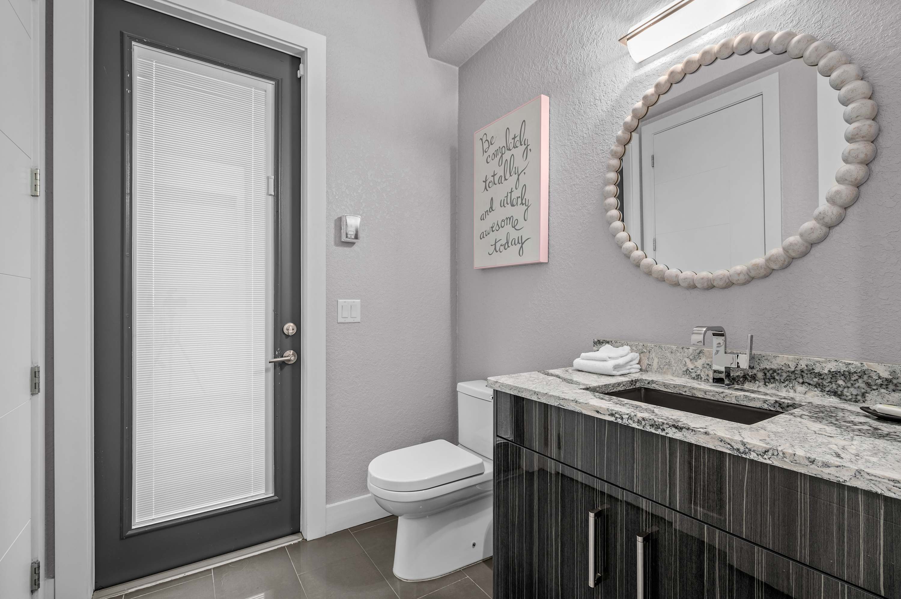 Luxury 6BR Villa w Pool & Cinema, 4mi to Disney