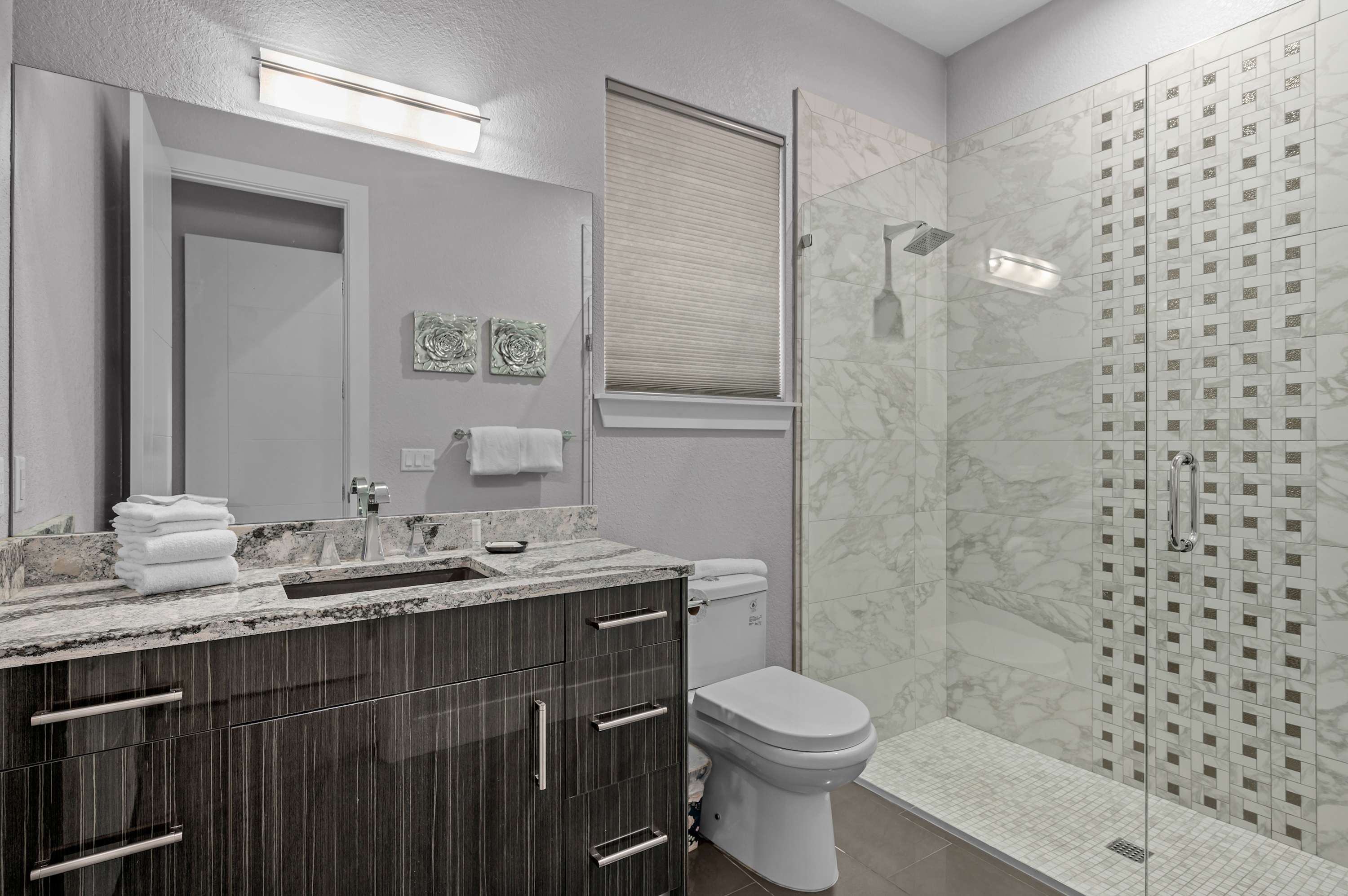 Luxury 6BR Villa w Pool & Cinema, 4mi to Disney