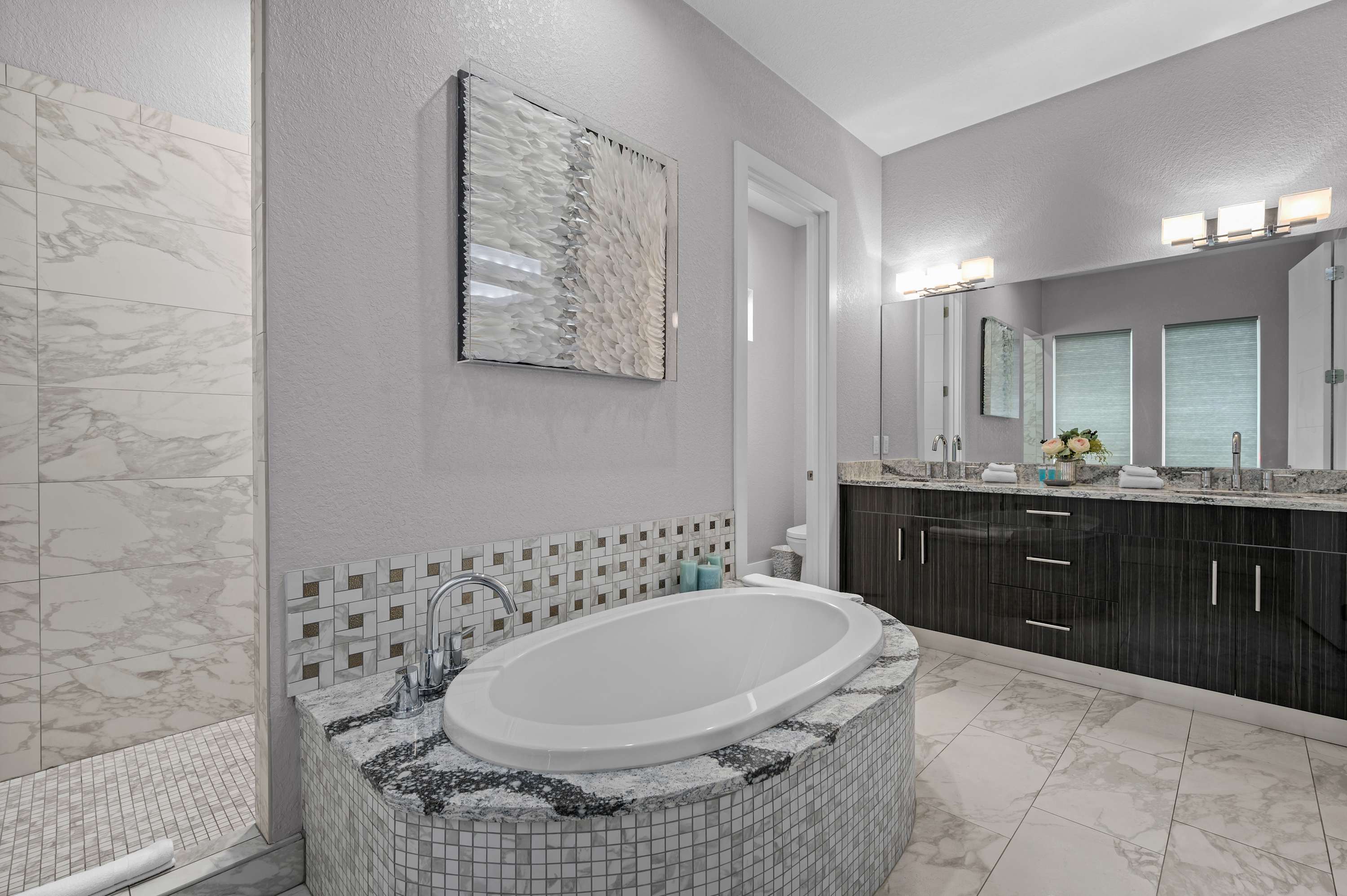 Luxury 6BR Villa w Pool & Cinema, 4mi to Disney