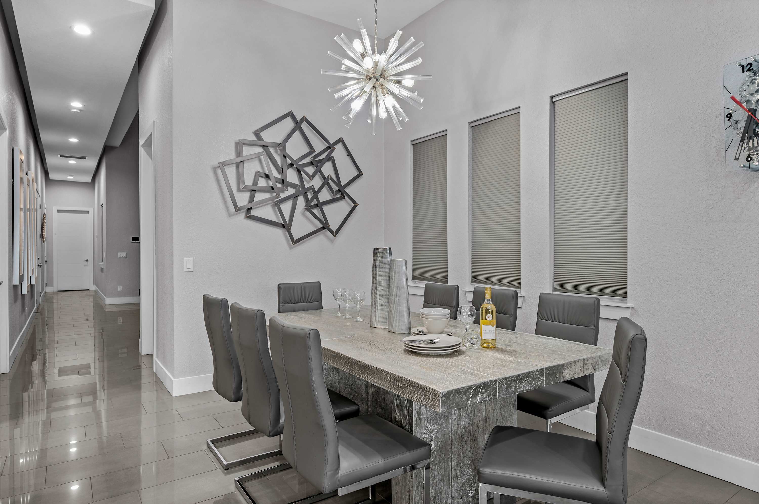 Luxury 6BR Villa w Pool & Cinema, 4mi to Disney