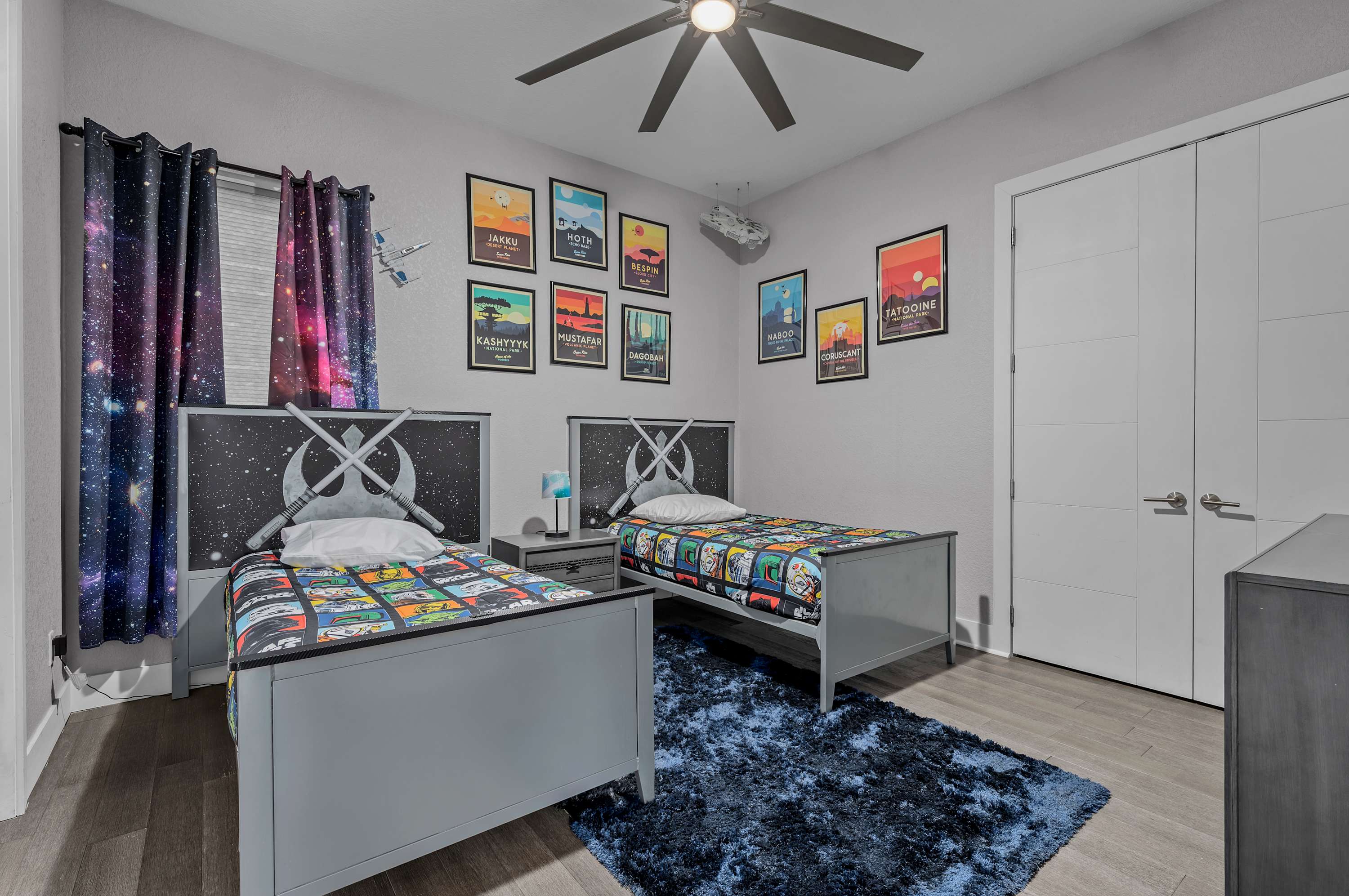 Luxury 6BR Villa w Pool & Cinema, 4mi to Disney