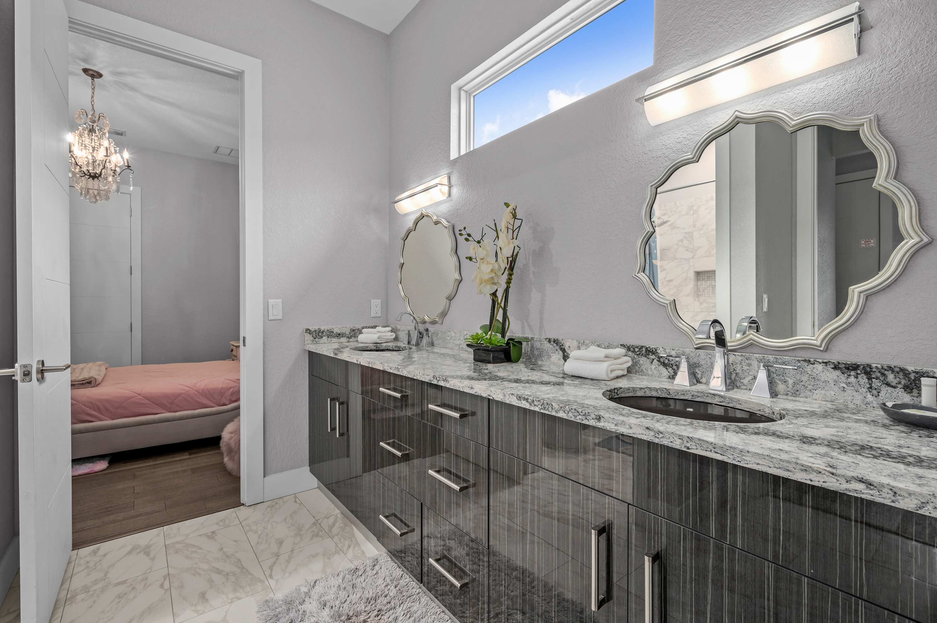 Luxury 6BR Villa w Pool & Cinema, 4mi to Disney