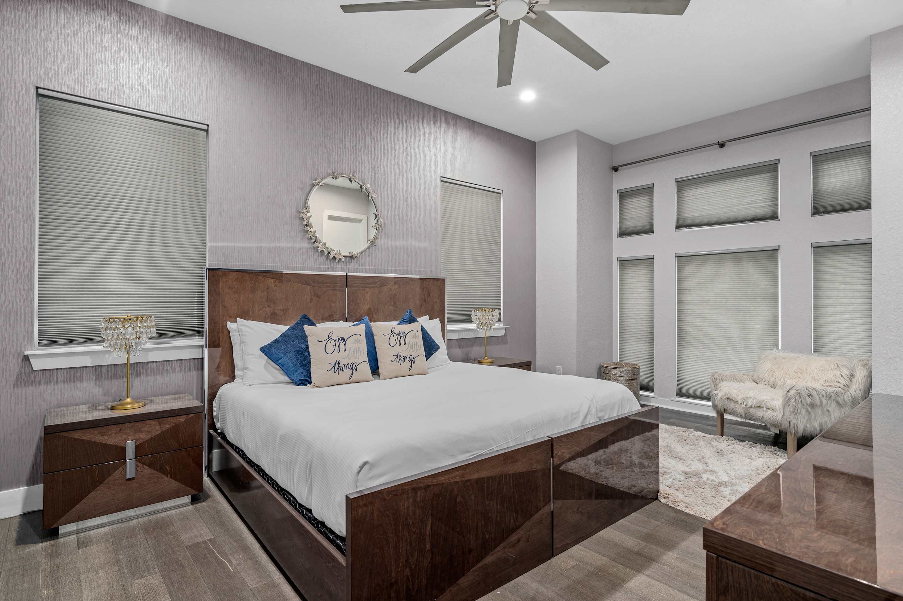 Luxury 6BR Villa w Pool & Cinema, 4mi to Disney