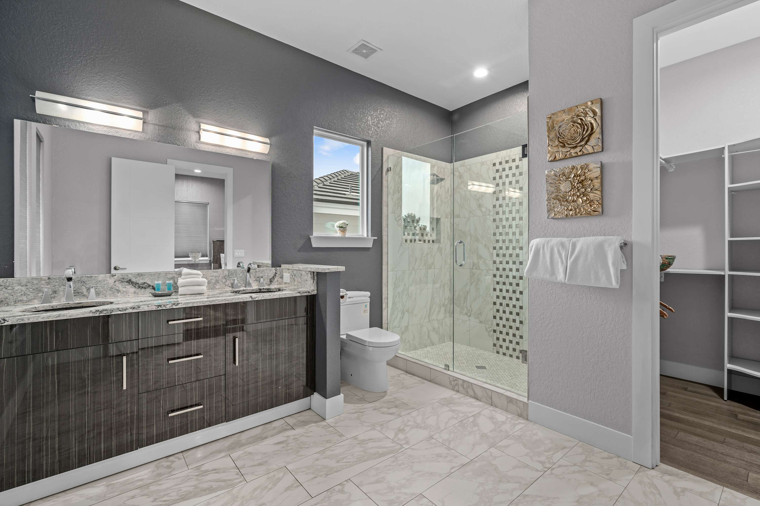 Luxury 6BR Villa w Pool & Cinema, 4mi to Disney