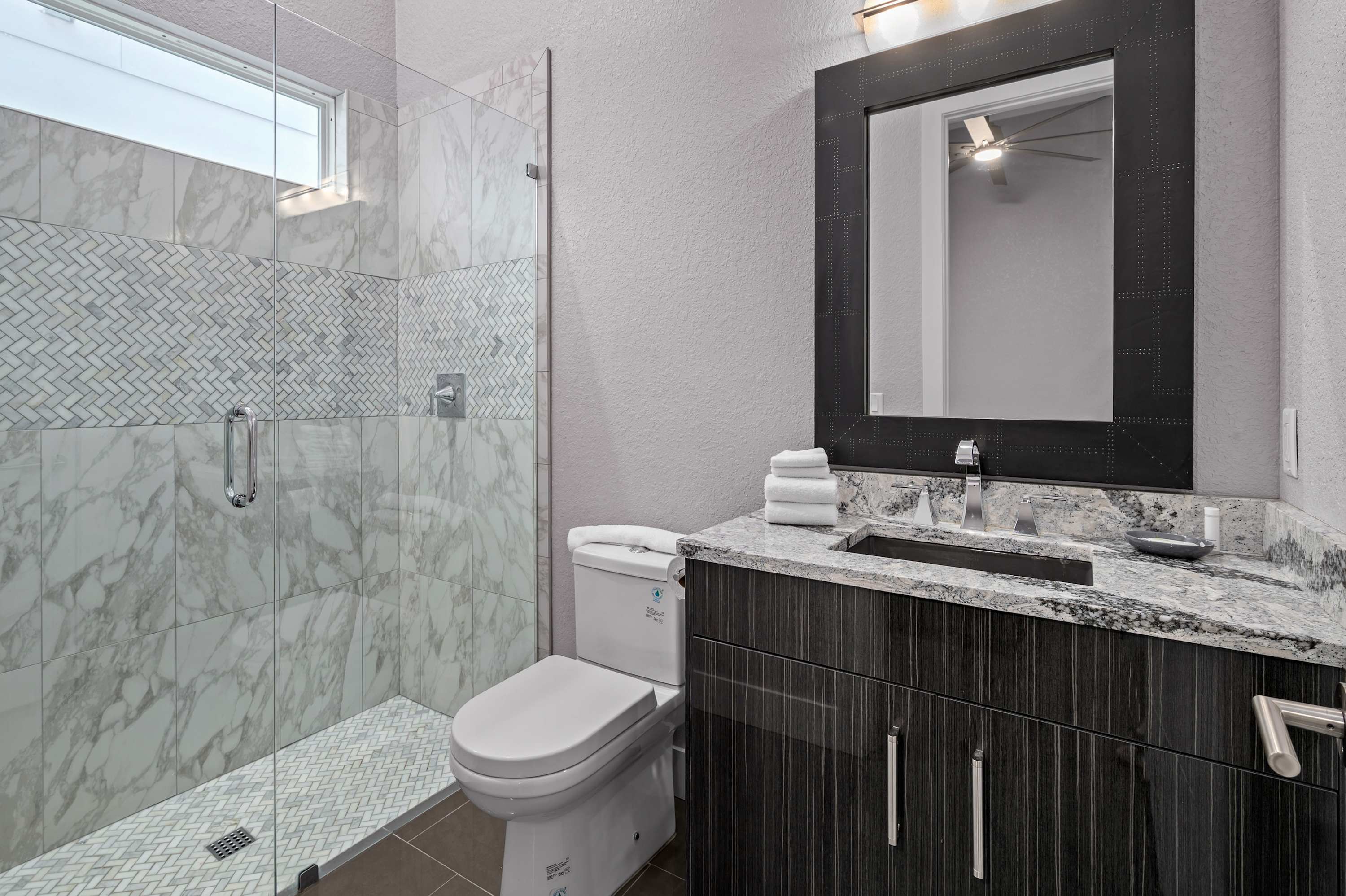 Luxury 6BR Villa w Pool & Cinema, 4mi to Disney