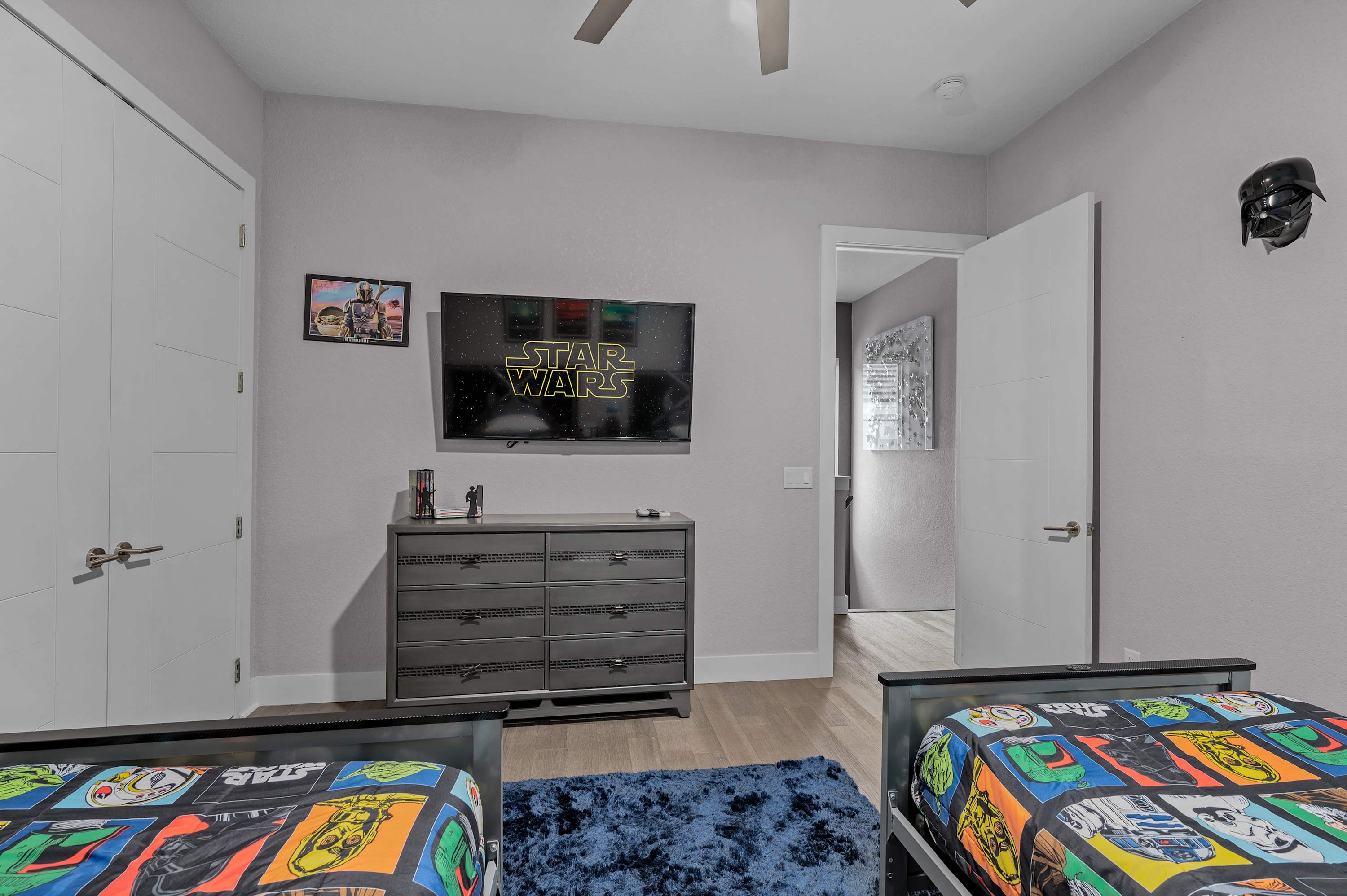 Luxury 6BR Villa w Pool & Cinema, 4mi to Disney