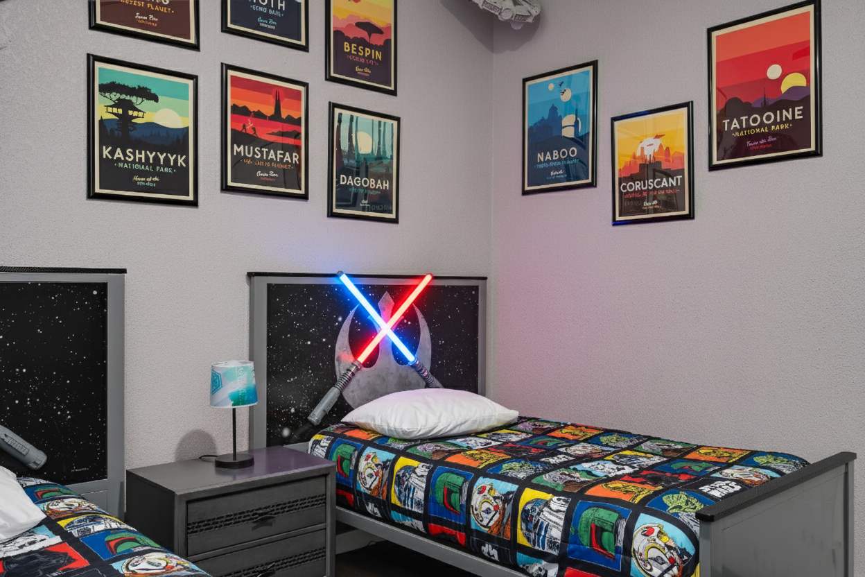 Luxury 6BR Villa w Pool & Cinema, 4mi to Disney