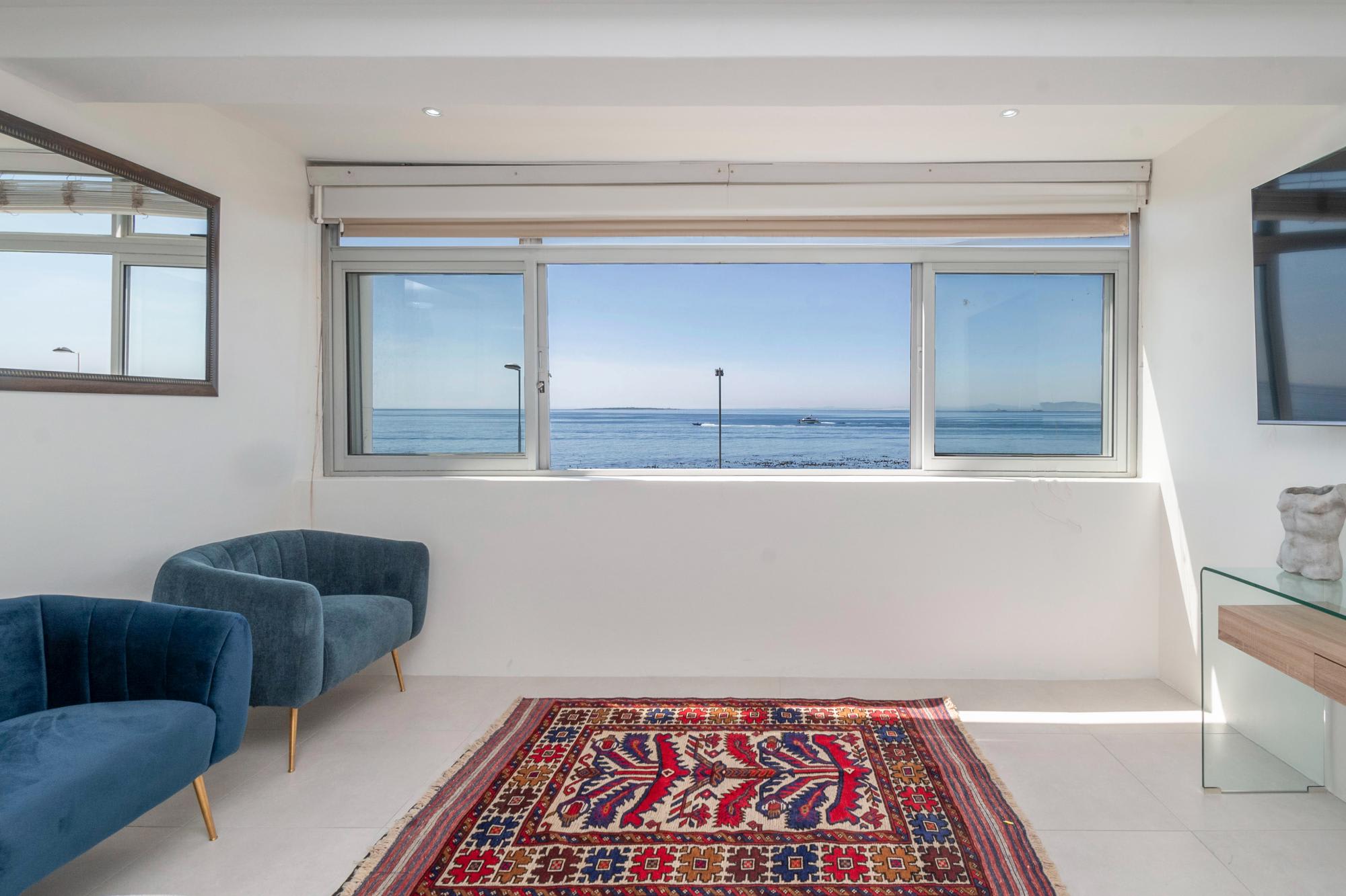 Sea Views by the Promenade at Oceanmist Studio 4