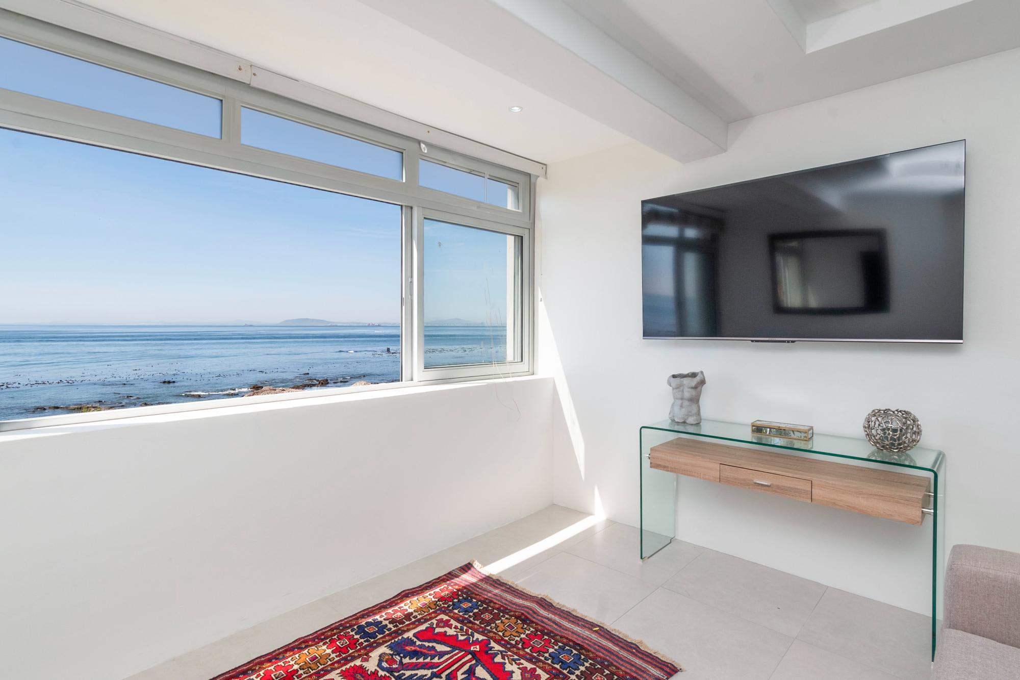 Sea Views by the Promenade at Oceanmist Studio