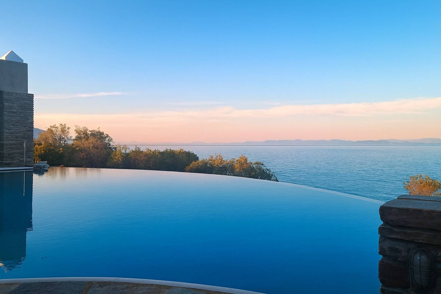Villa Scorpio - Infinity Pool, Endless Blue Escape — Πεύκα, Κερατέα — vacation rental