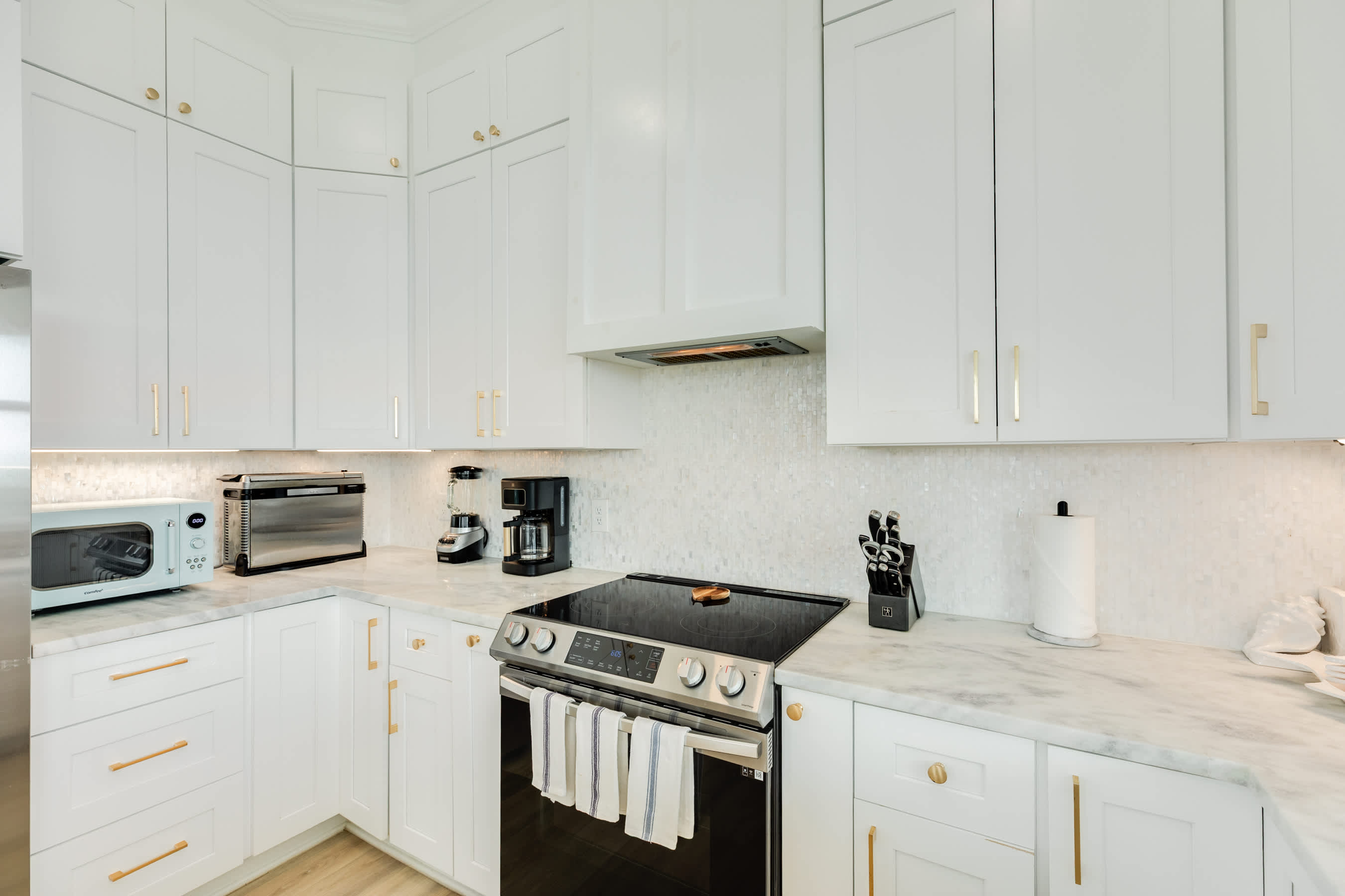 The Tides of Casa Blanca Modern Luxe by the Sea 9