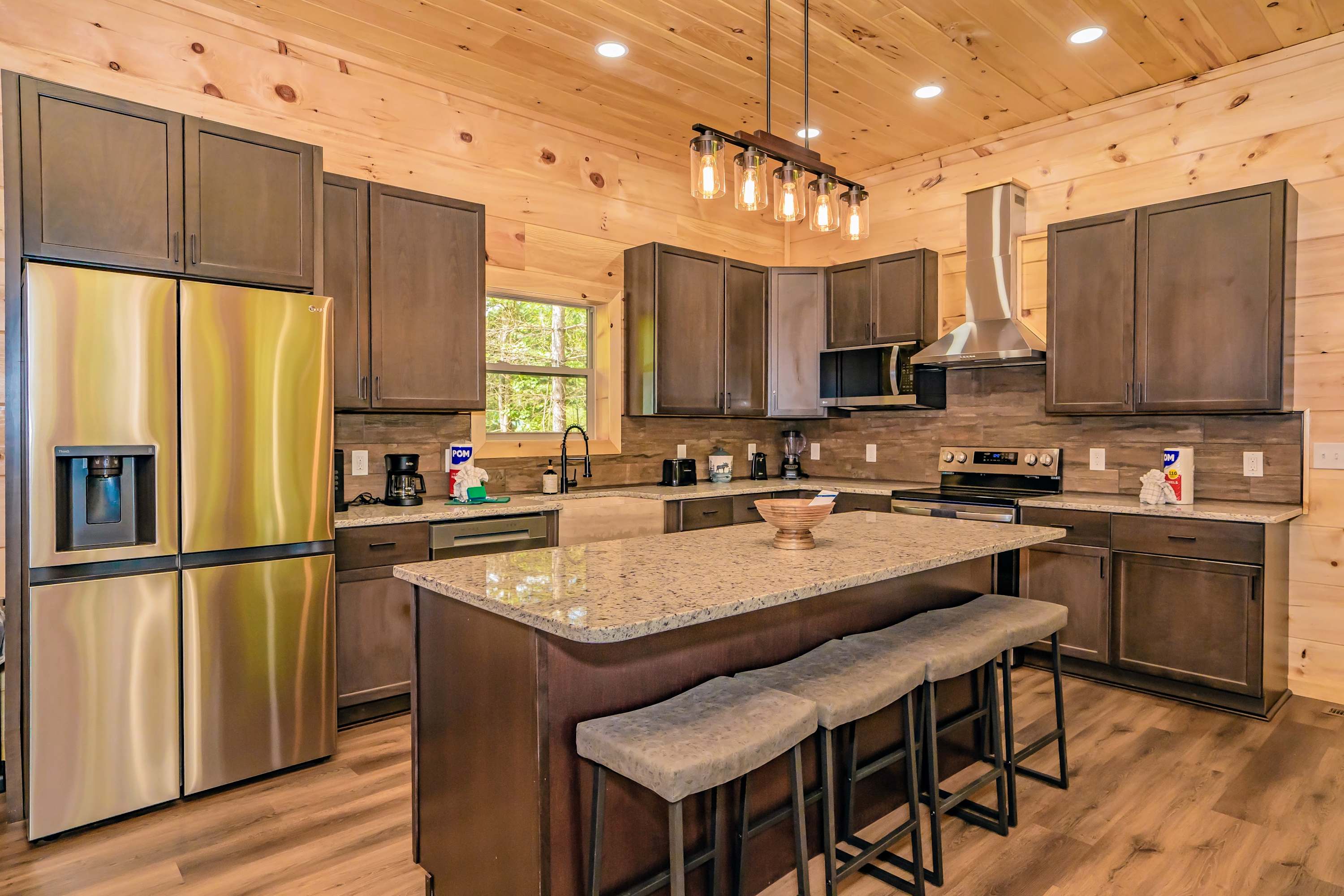 Luxury Cabin with Private Hot Tub 3