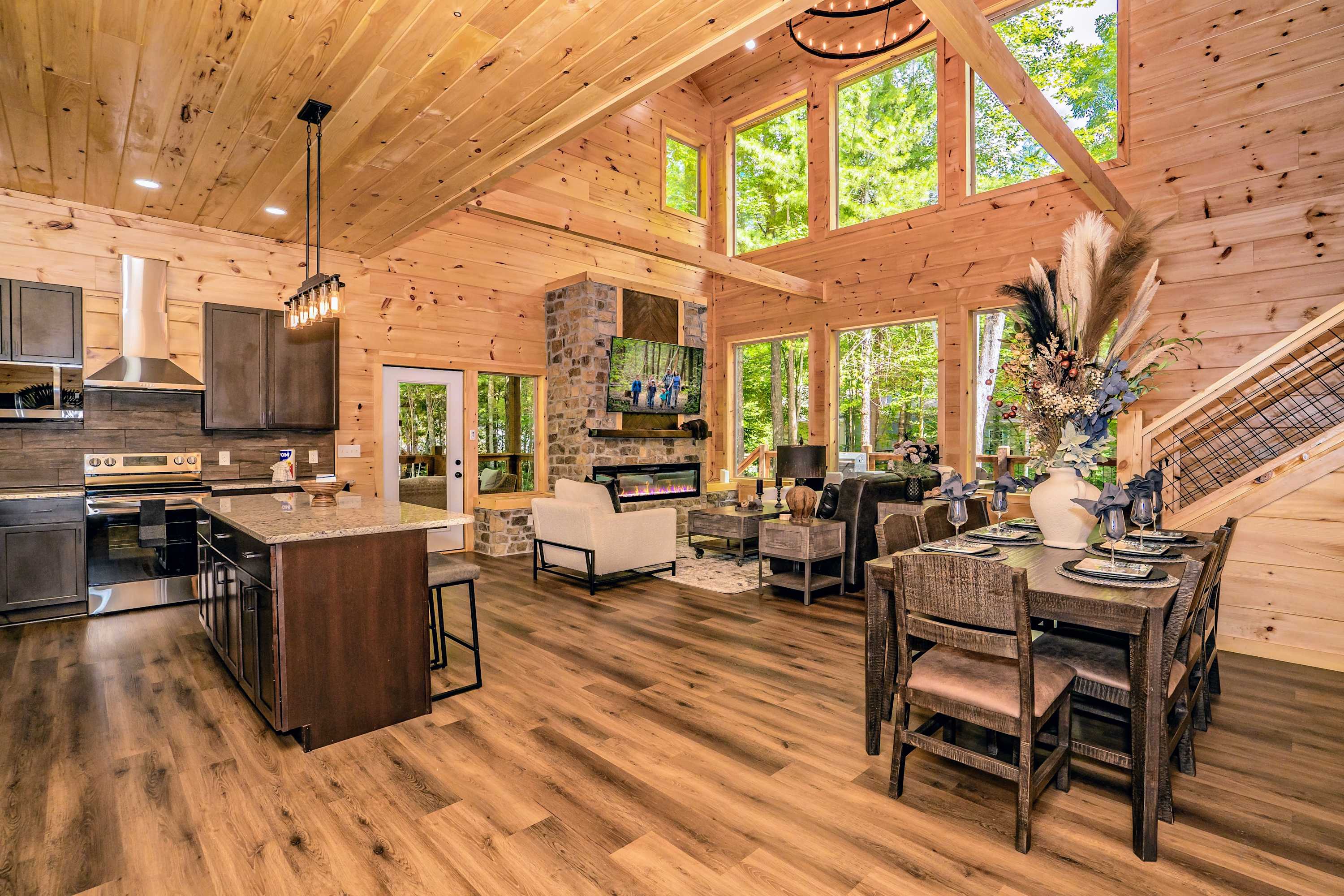 Luxury Cabin with Theatre and Hot Tub — Sevierville, TN — vacation rental