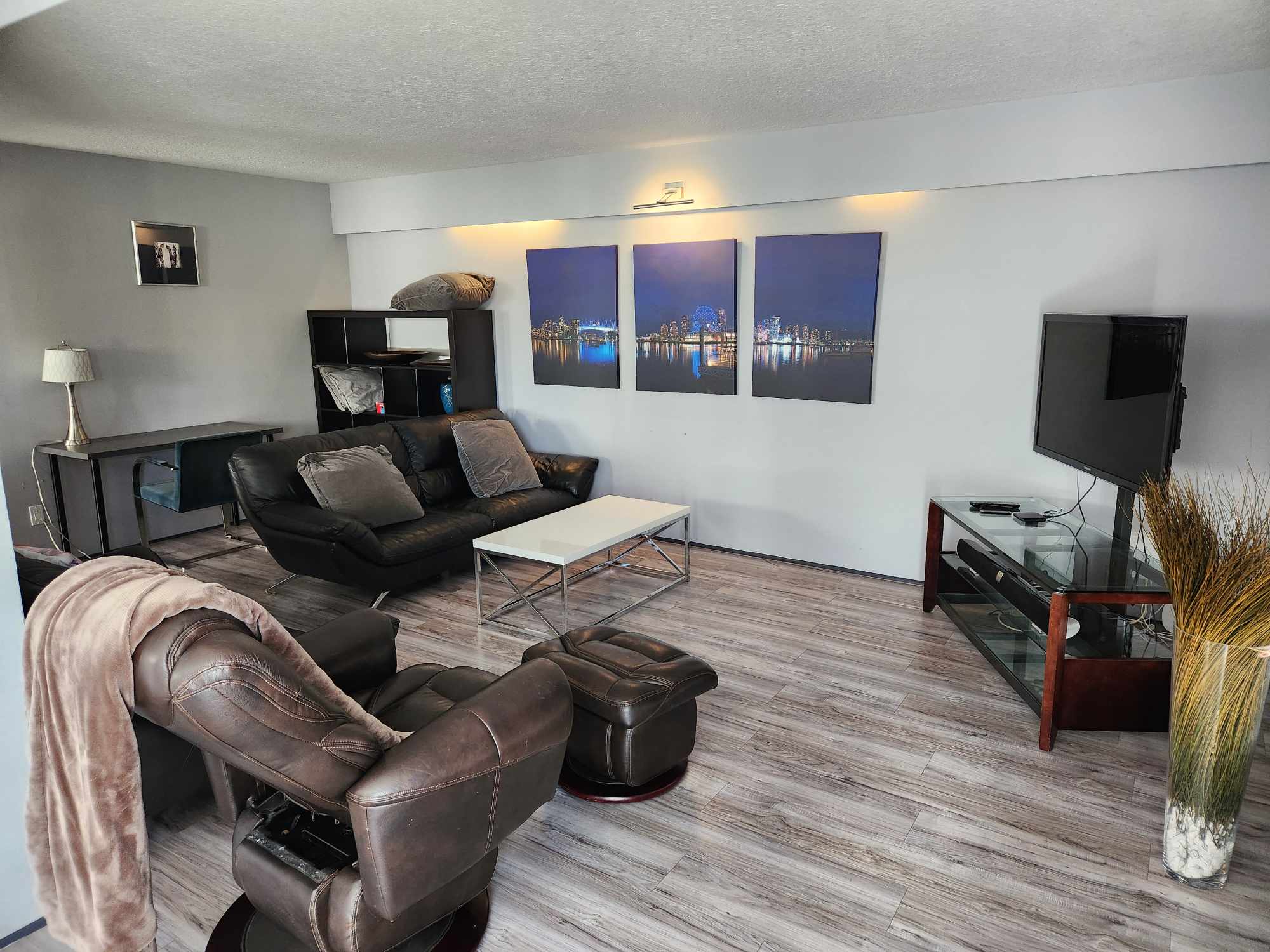 Charming upper-level Haven- 3 bedroom home