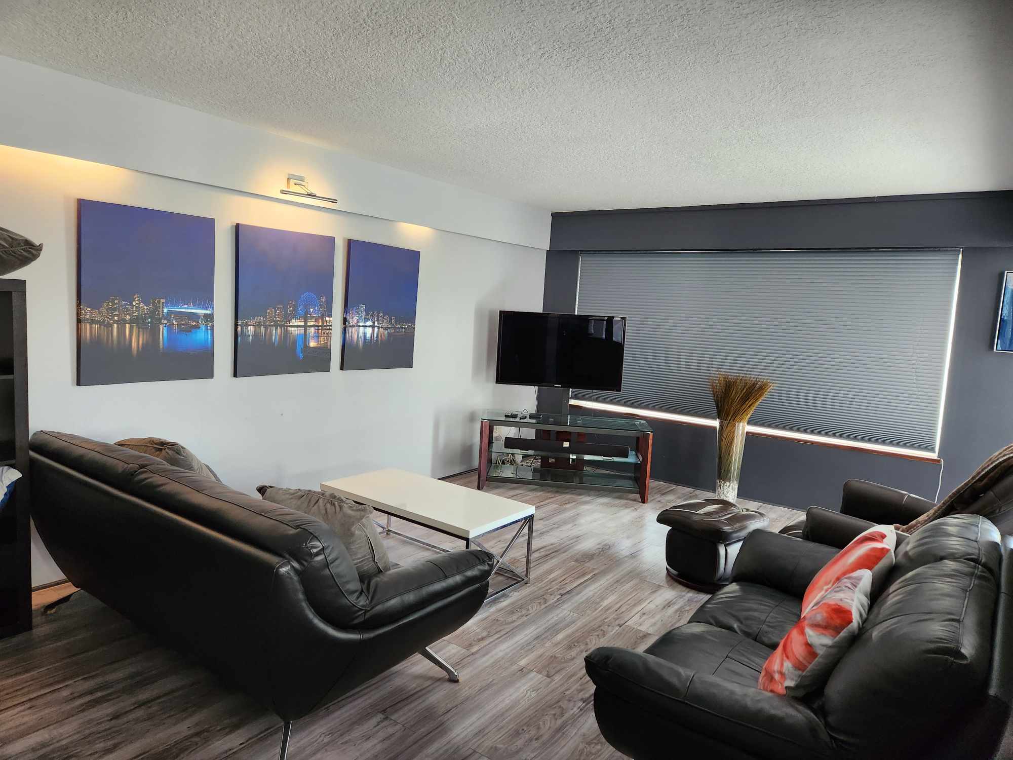 Charming upper-level Haven- 3 bedroom home 3