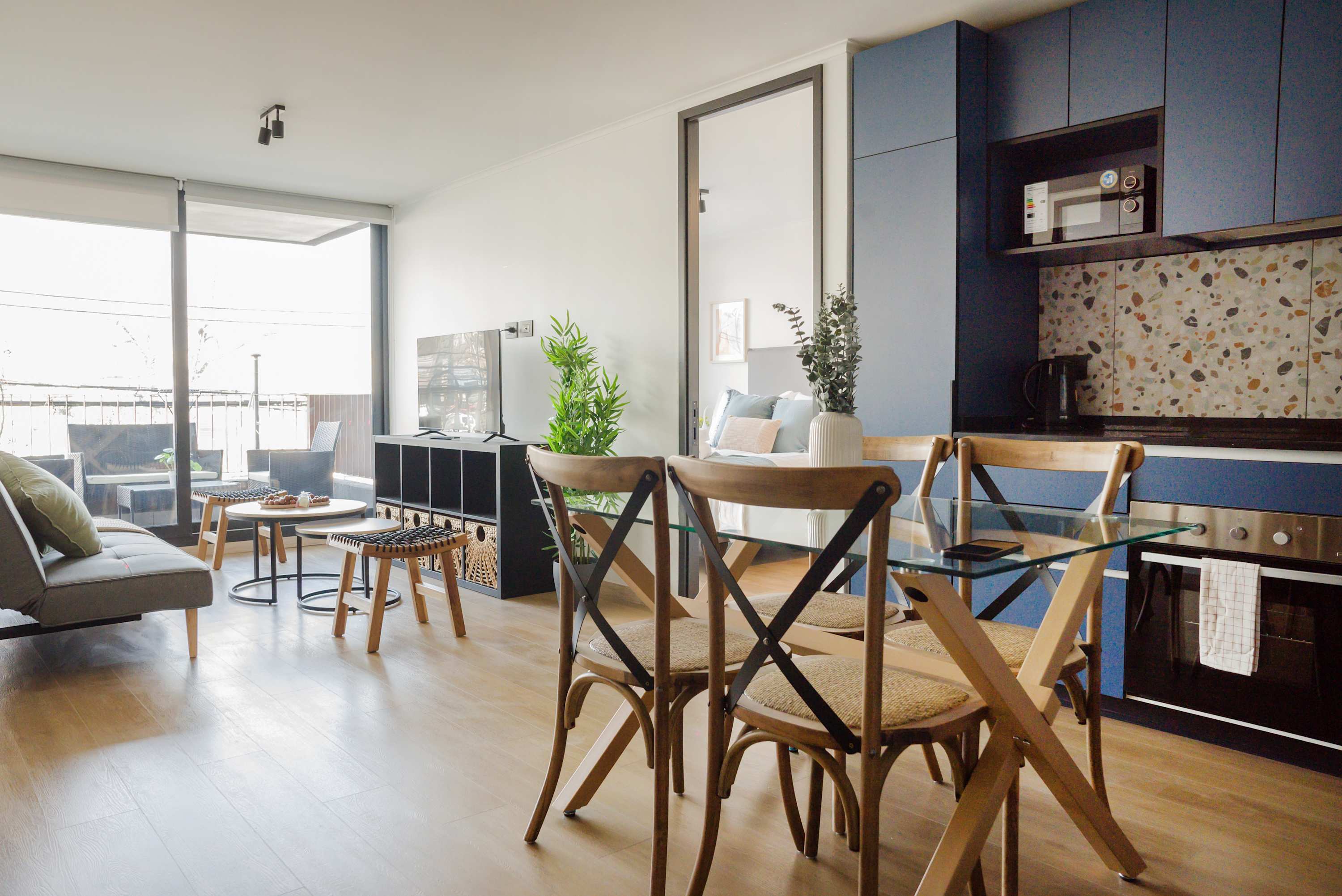 Stylish and bright living area with modern kitchen and cozy seating, ideal for relaxation and gatherings.