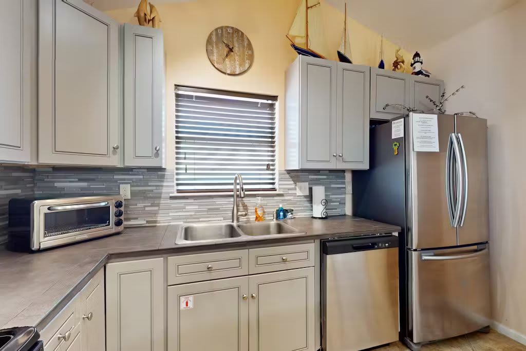 Dogs, Boat Parking, Beach Access | Sunflower Hello