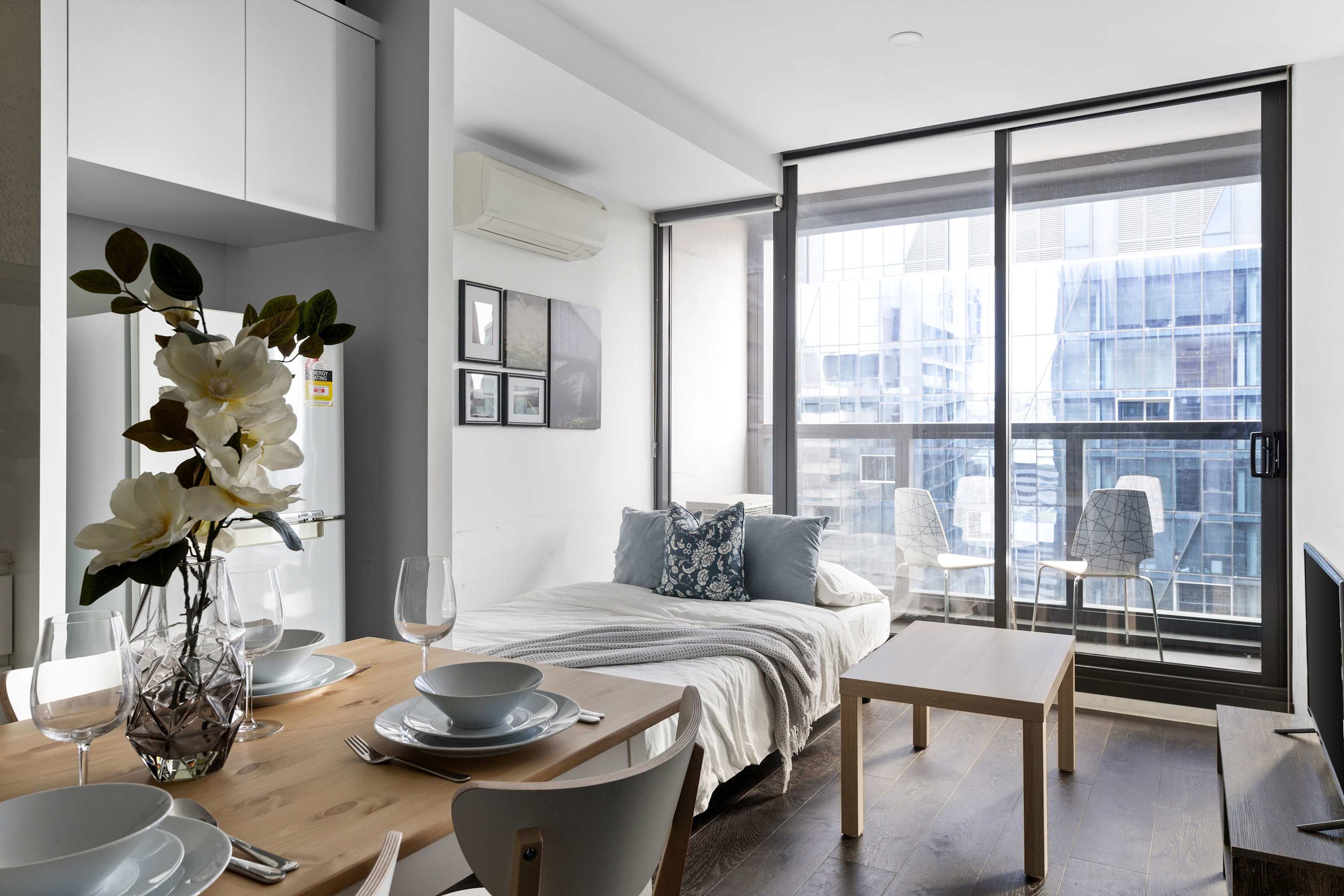 Stylish Pet-Friendly 2BR, Walk to Southern Cross — Melbourne, VIC — vacation rental