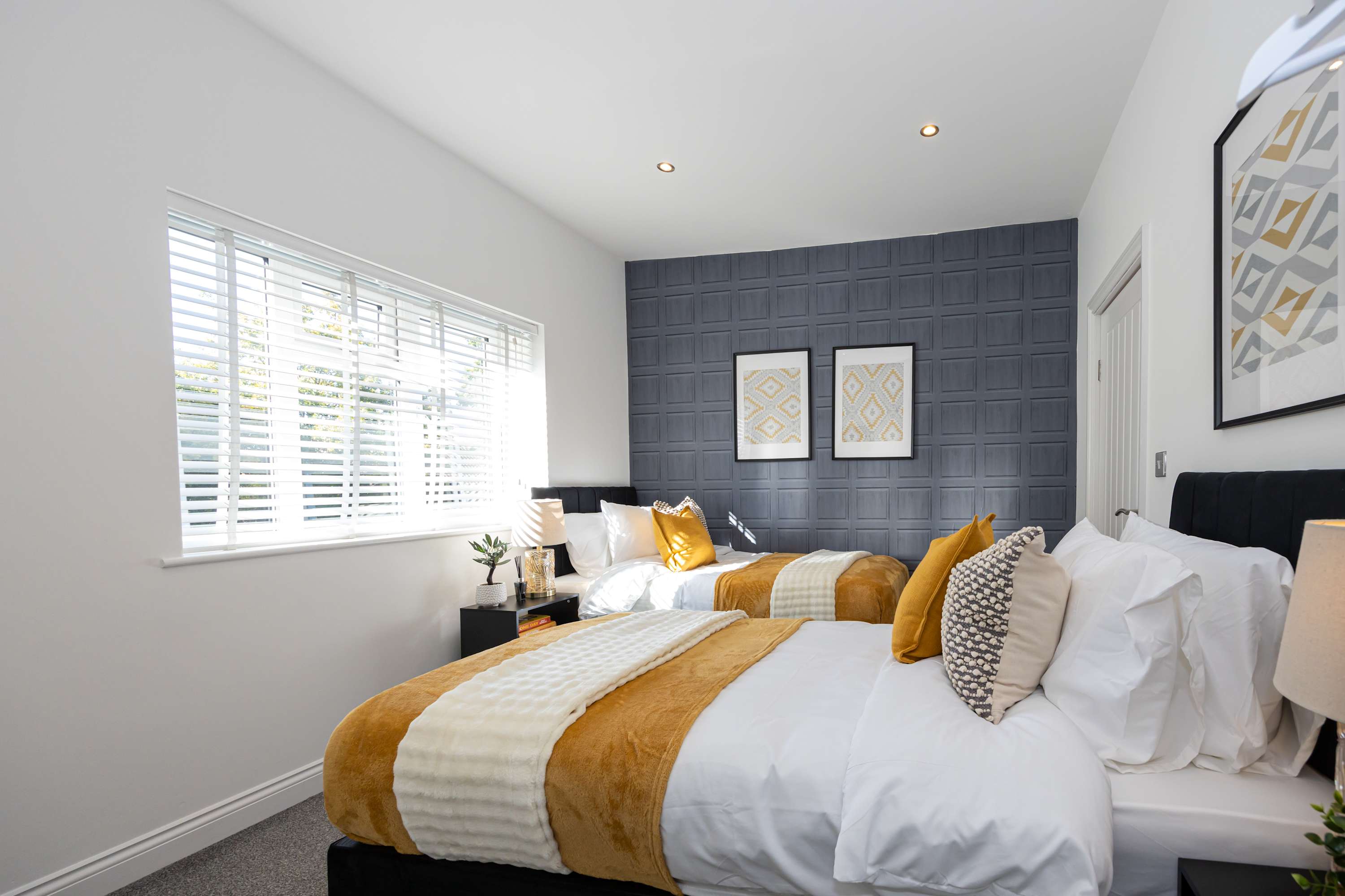 Cosy apartment in the heart of Sale in Ashton Lane M33 6WQ - Property image 8 - VivreStays