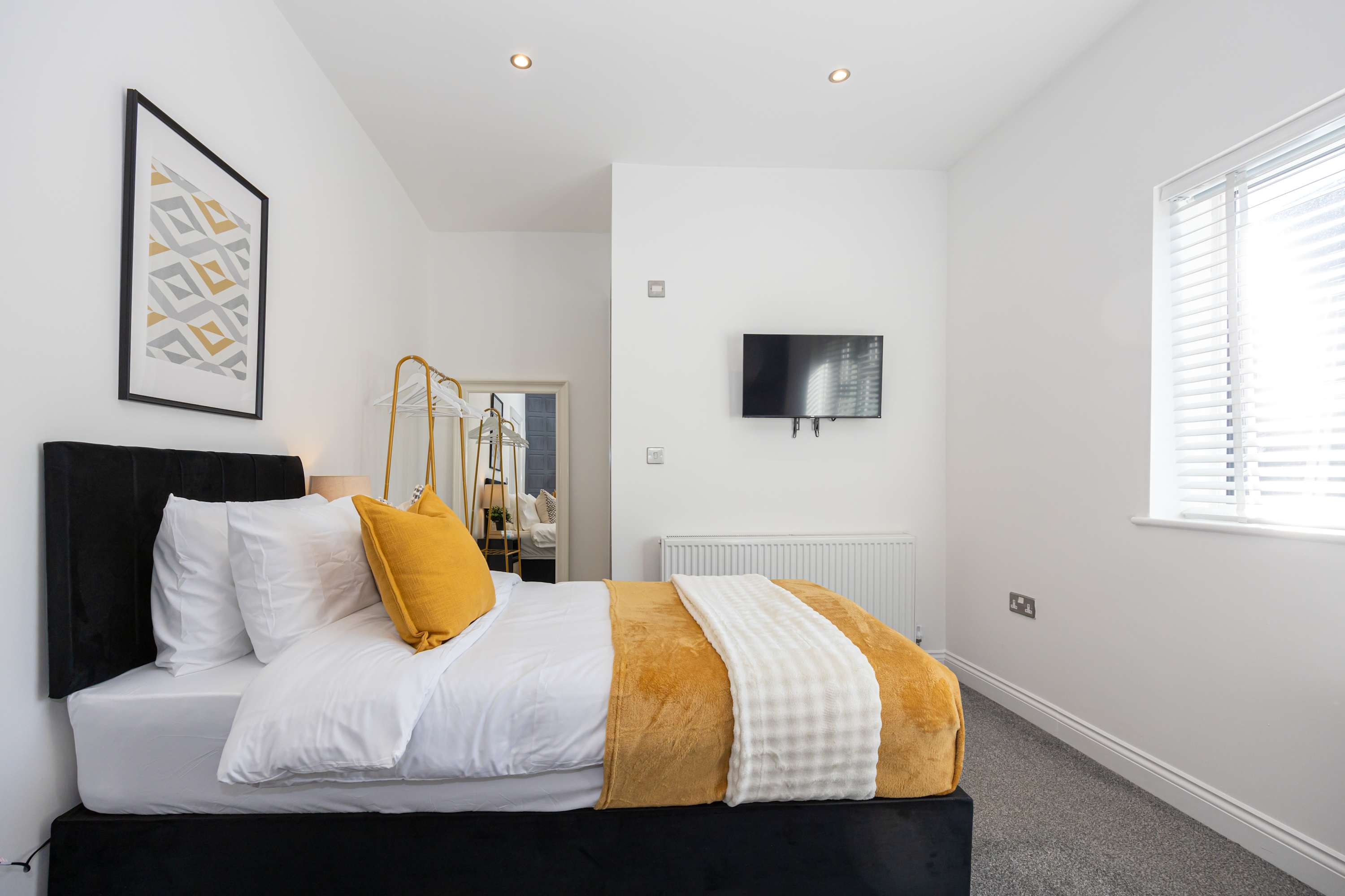 Cosy apartment in the heart of Sale in Ashton Lane M33 6WQ - Property image 7 - VivreStays