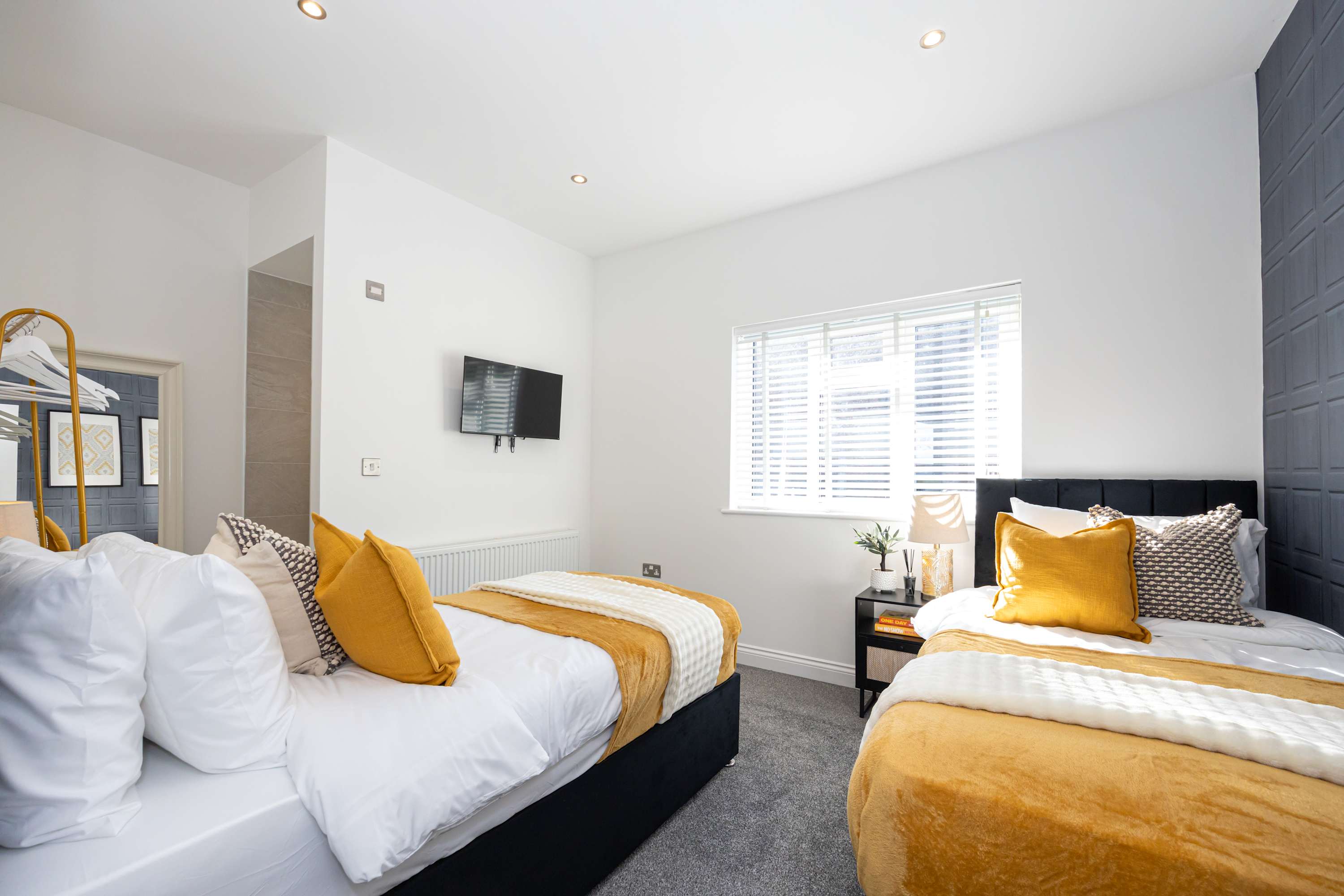 Cosy apartment in the heart of Sale in Ashton Lane M33 6WQ - Property image 9 - VivreStays