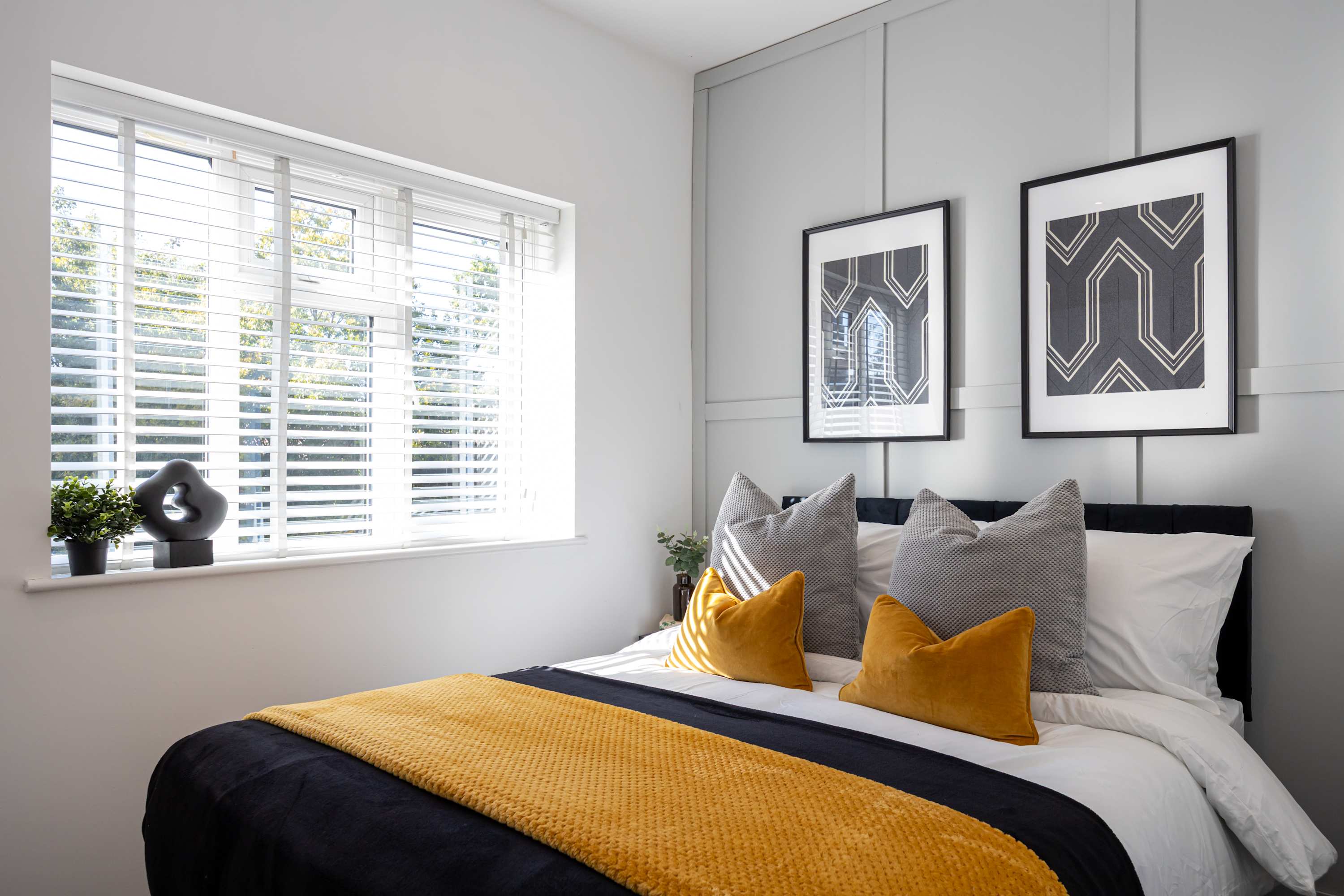 Cosy apartment in the heart of Sale in Ashton Lane M33 6WQ - Property image 13 - VivreStays