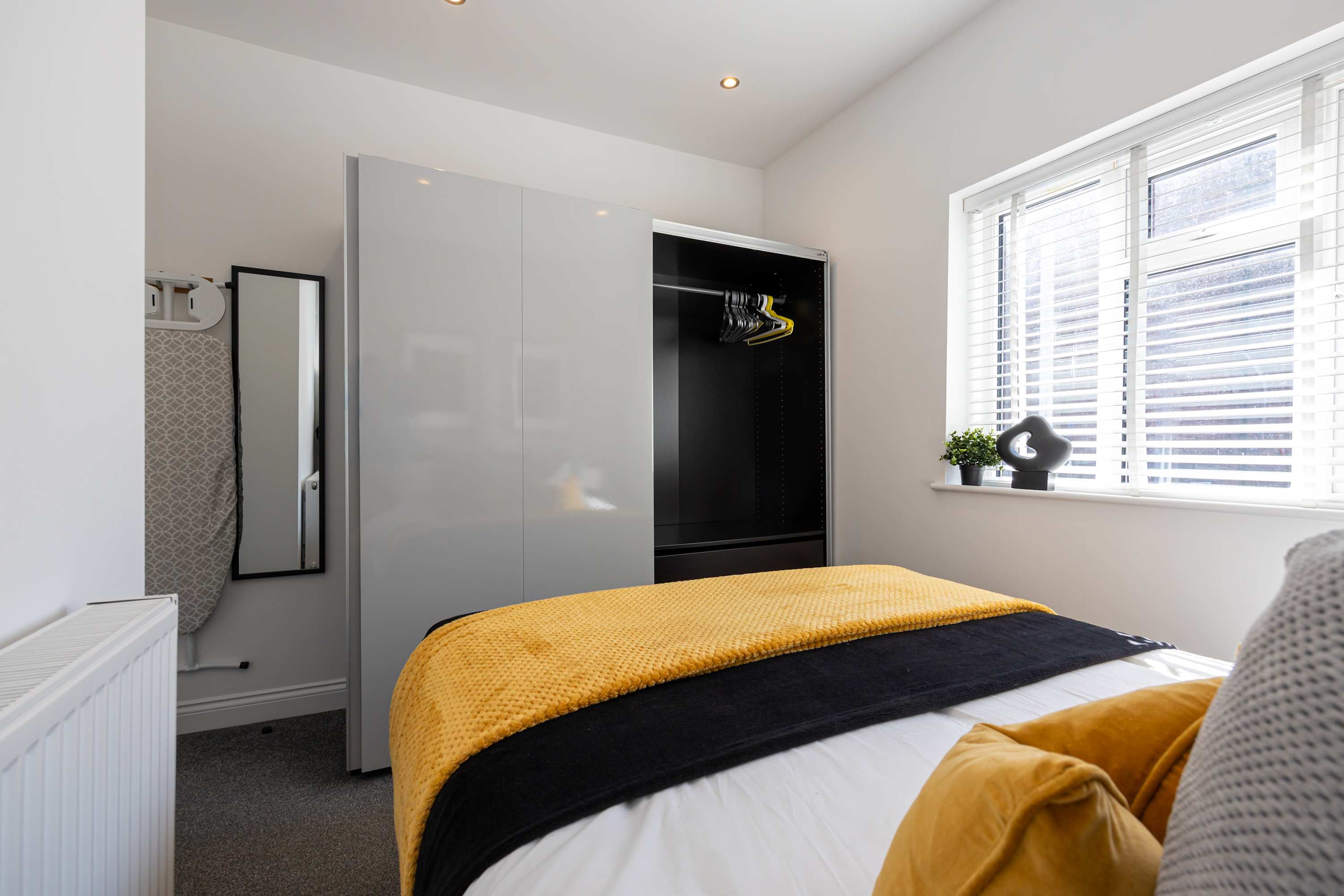 Cosy apartment in the heart of Sale in Ashton Lane M33 6WQ - Property image 19 - VivreStays
