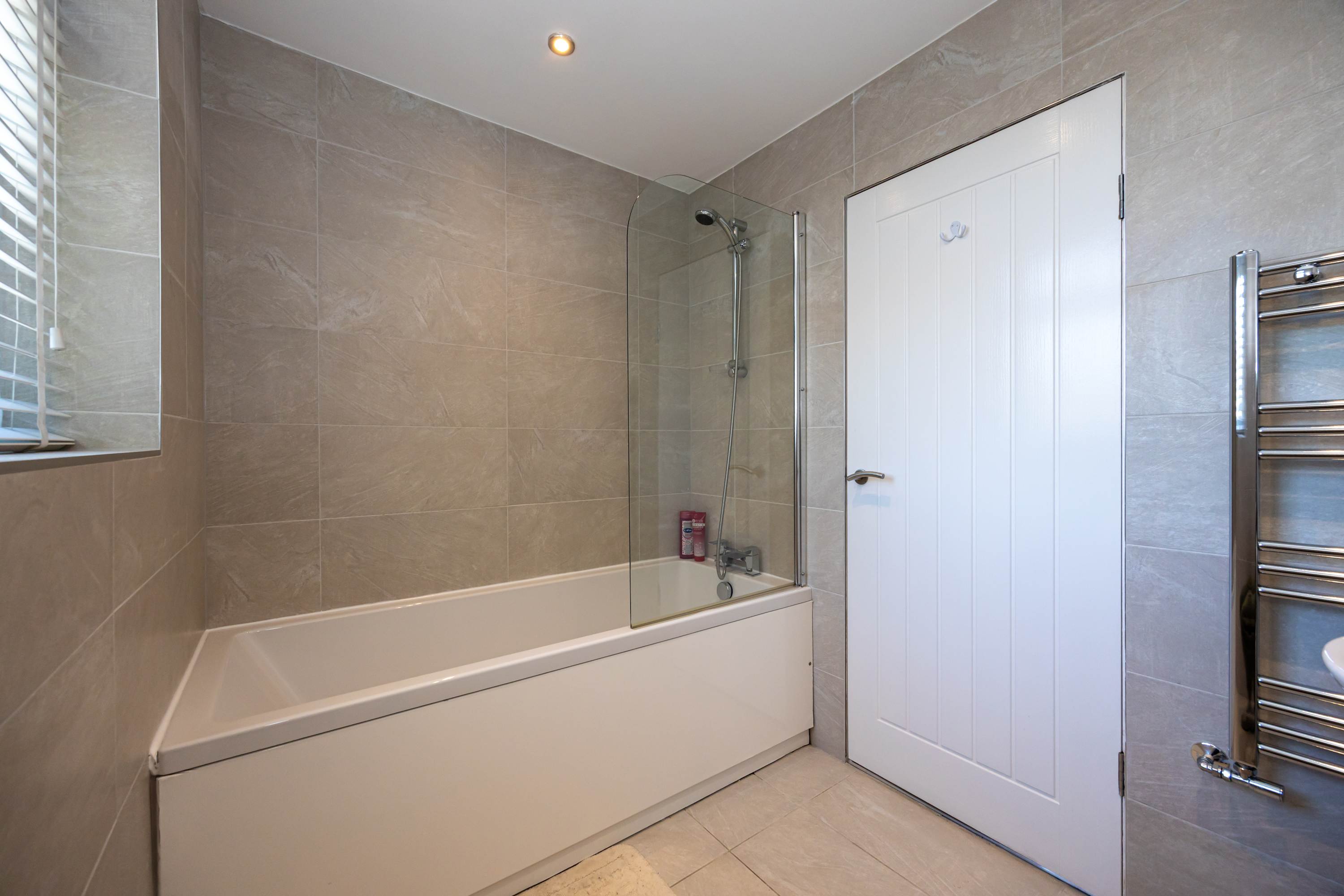 Cosy apartment in the heart of Sale in Ashton Lane M33 6WQ - Property image 21 - VivreStays