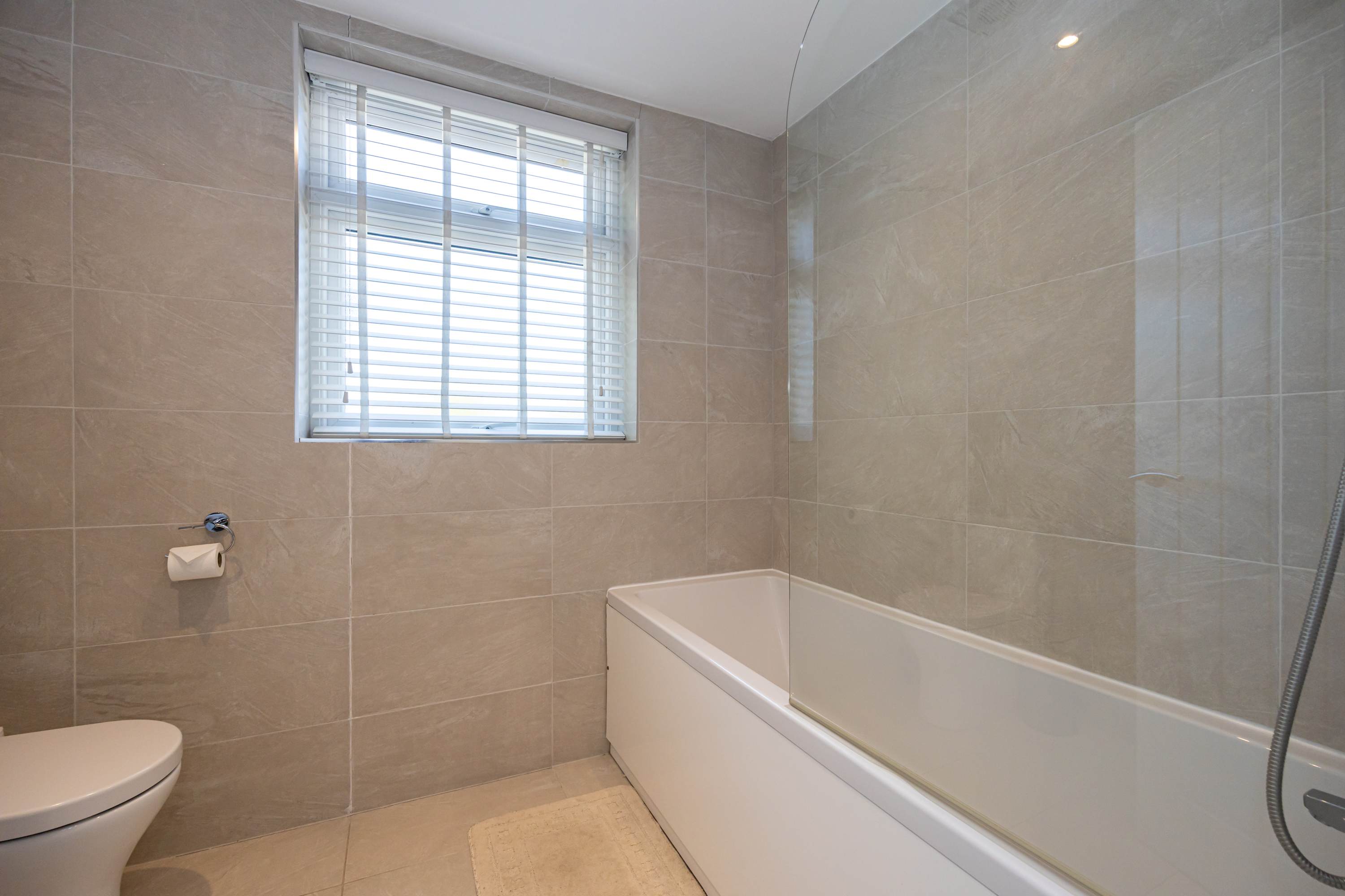 Cosy apartment in the heart of Sale in Ashton Lane M33 6WQ - Property image 22 - VivreStays