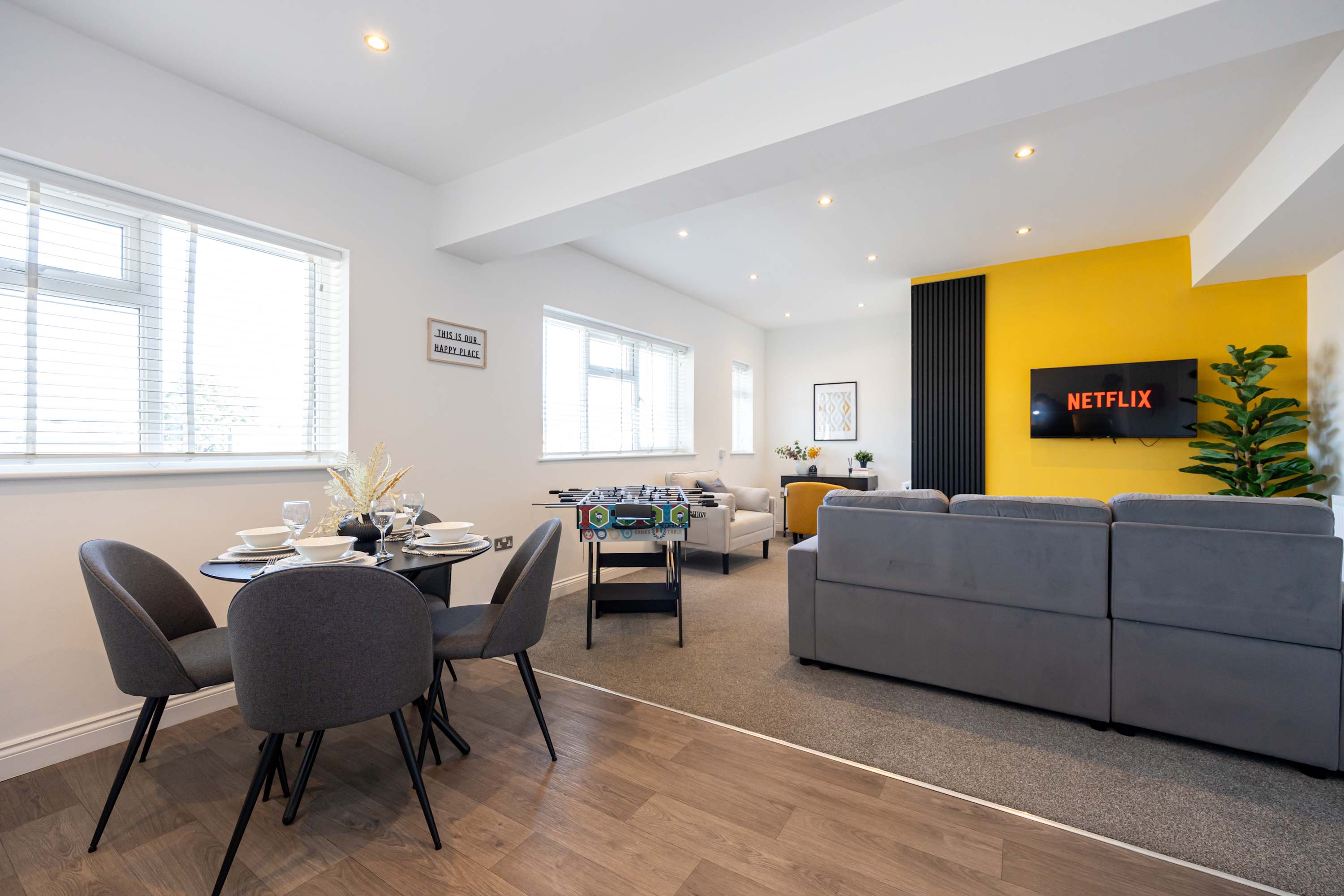 Cosy apartment in the heart of Sale in Ashton Lane M33 6WQ - Property image 3 - VivreStays