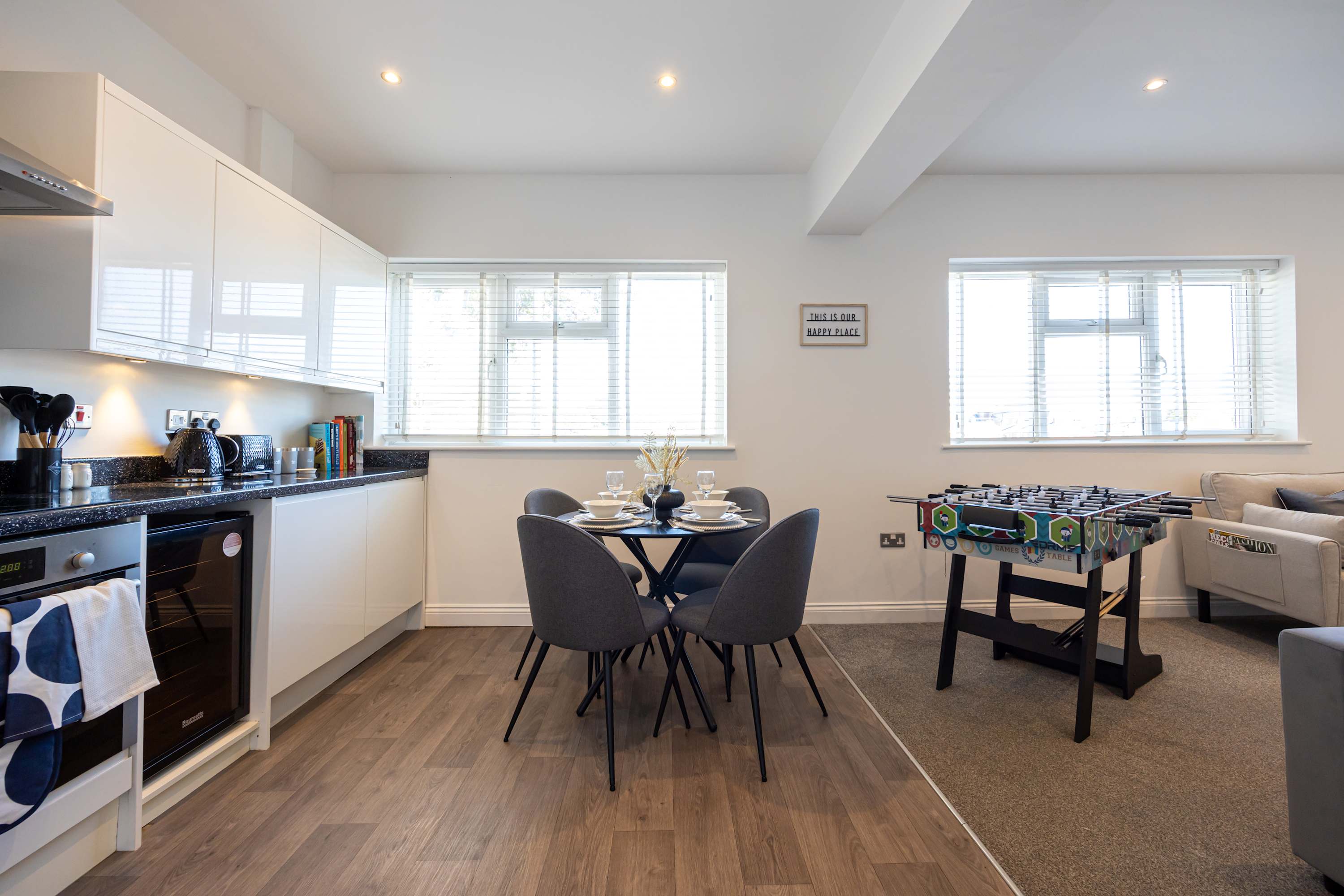 Cosy apartment in the heart of Sale in Ashton Lane M33 6WQ - Property image 28 - VivreStays