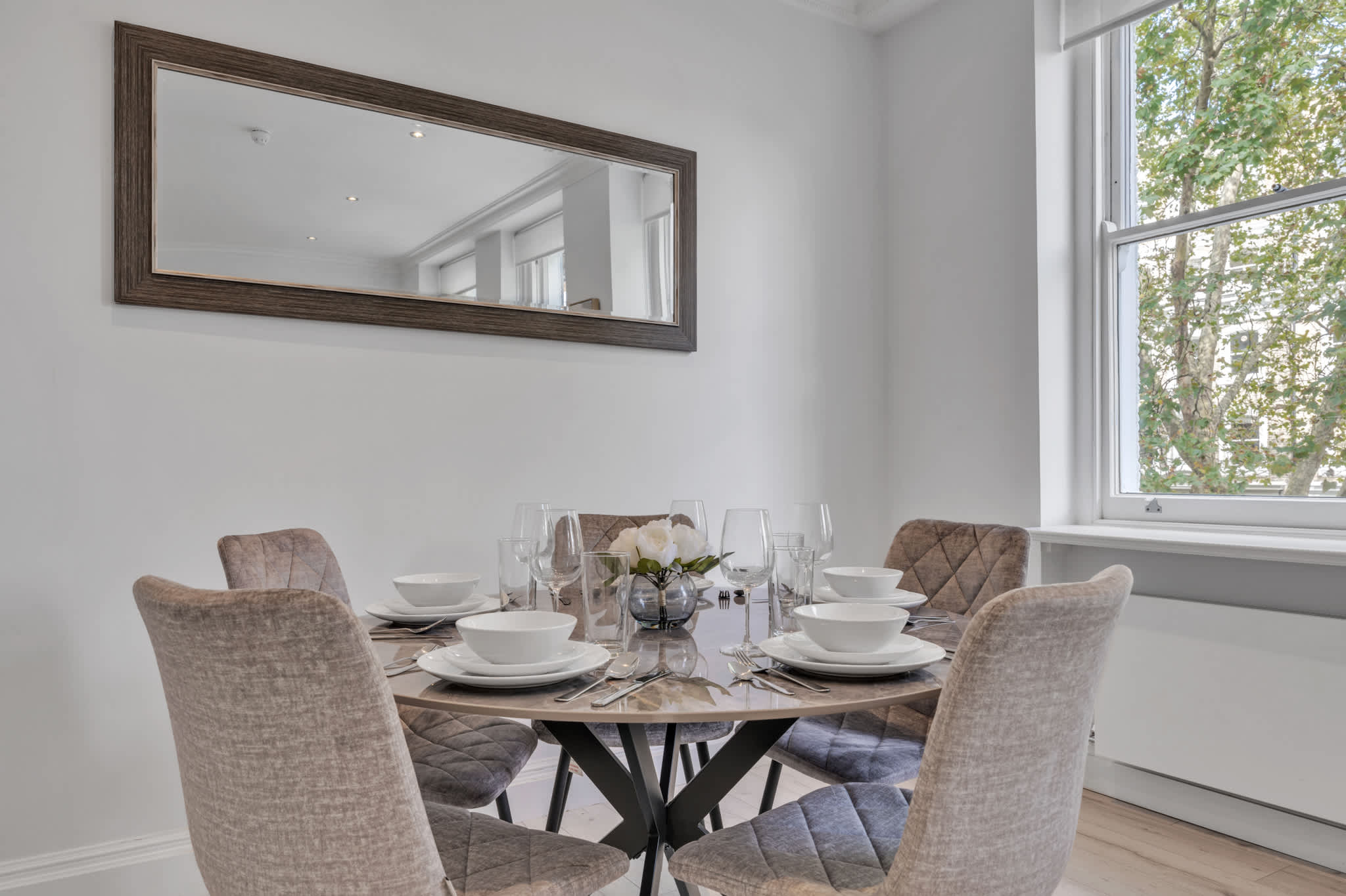 Luxury 3-Bedroom apartment next to Harrods in Beaufort Gardens SW3 1QQ - Property image 6 - VivreStays