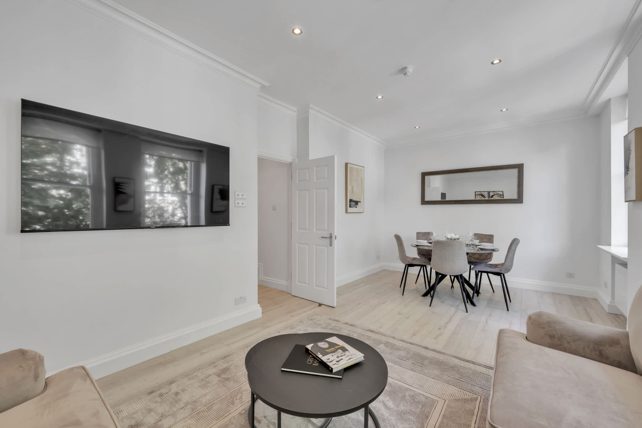 Luxury 3-Bedroom apartment next to Harrods in Beaufort Gardens SW3 1QQ - Property image 8 - VivreStays