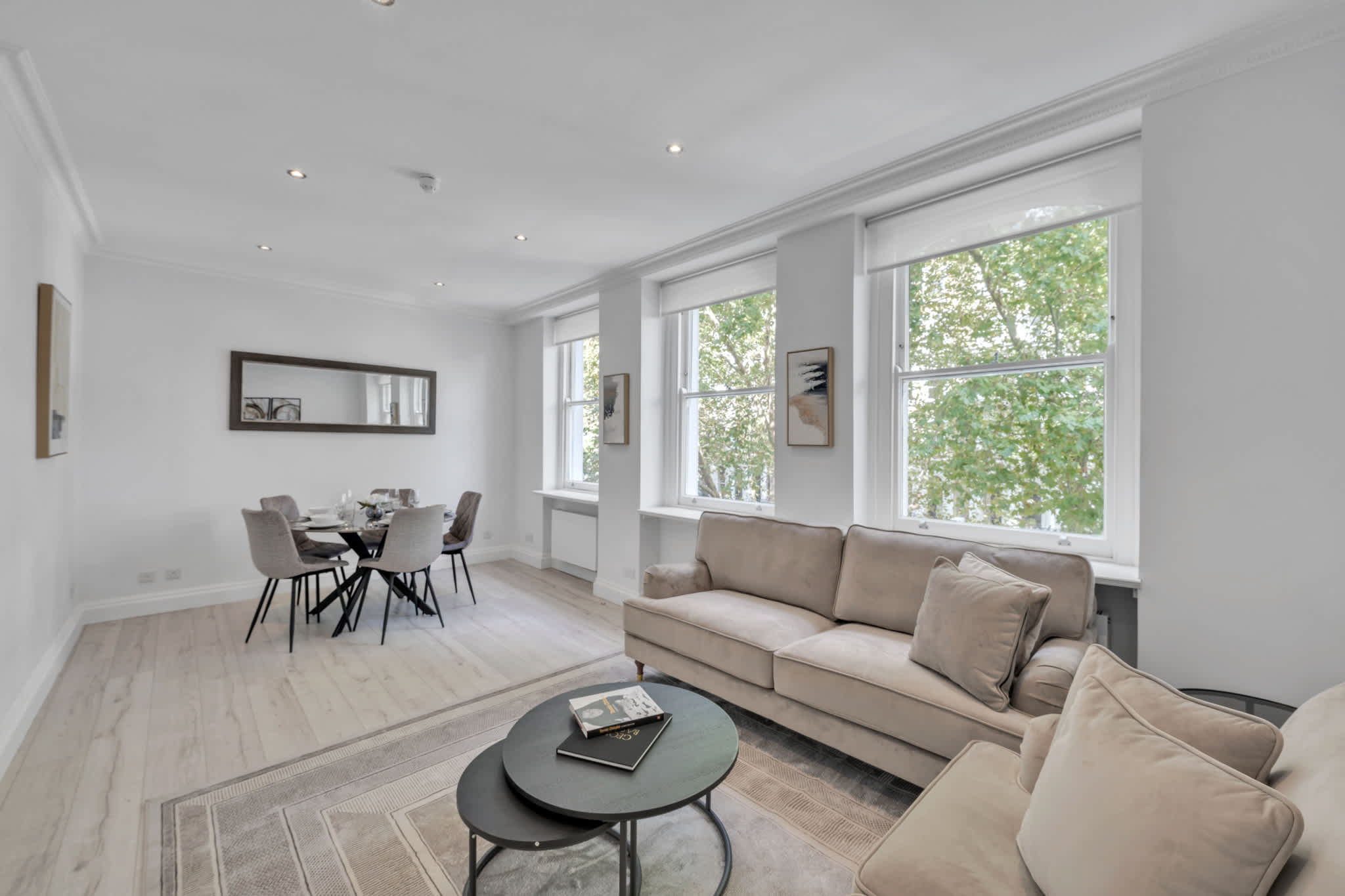 Luxury 3-Bedroom apartment next to Harrods in Beaufort Gardens SW3 1QQ - Property image 3 - VivreStays