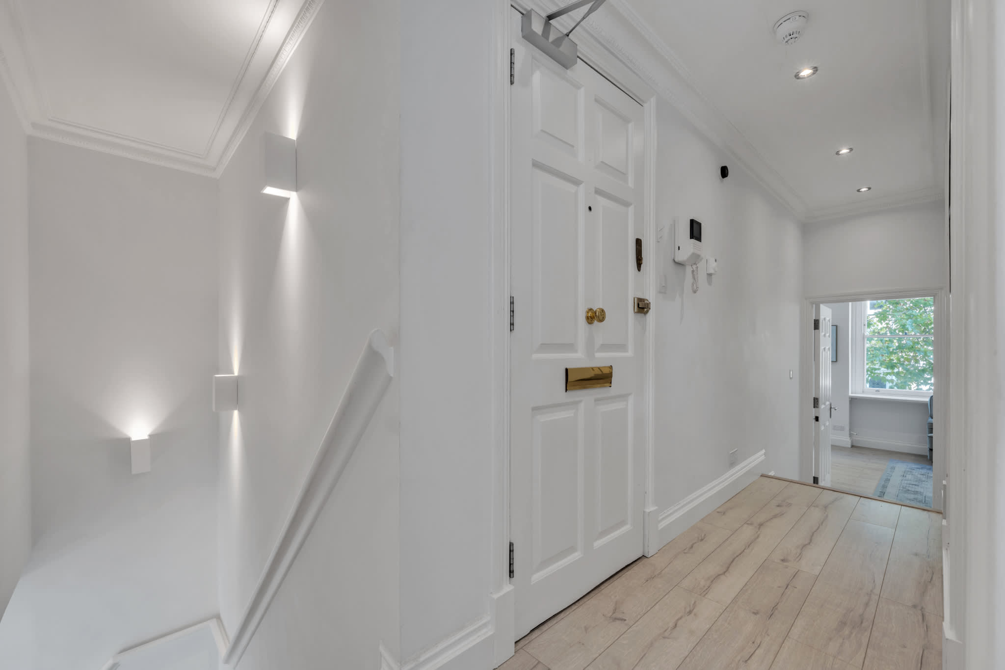 Luxury 3-Bedroom apartment next to Harrods in Beaufort Gardens SW3 1QQ - Property image 9 - VivreStays