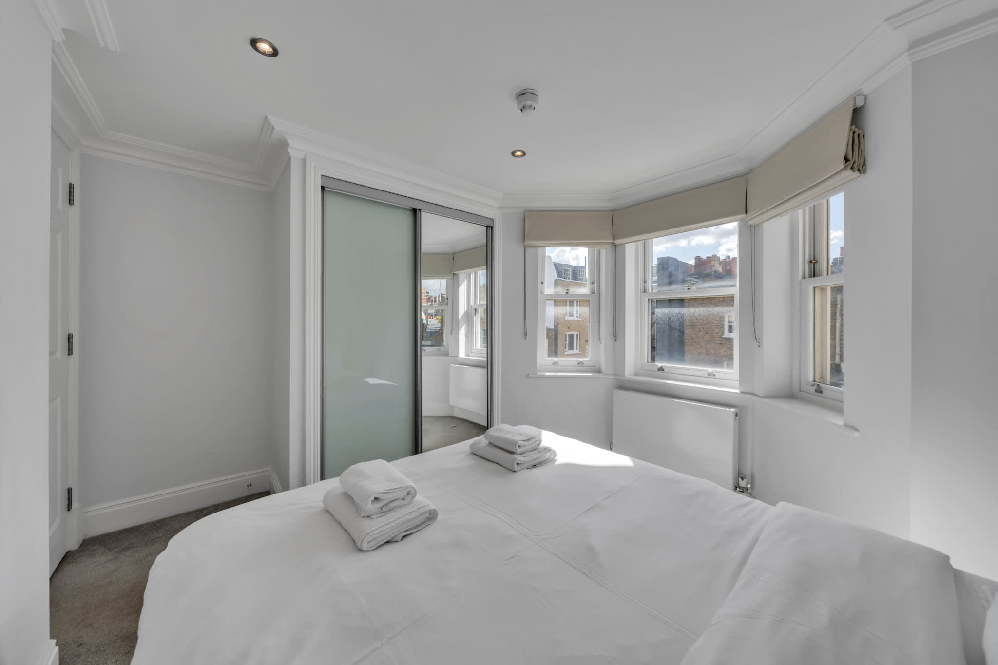 Luxury 3-Bedroom apartment next to Harrods in Beaufort Gardens SW3 1QQ - Property image 12 - VivreStays