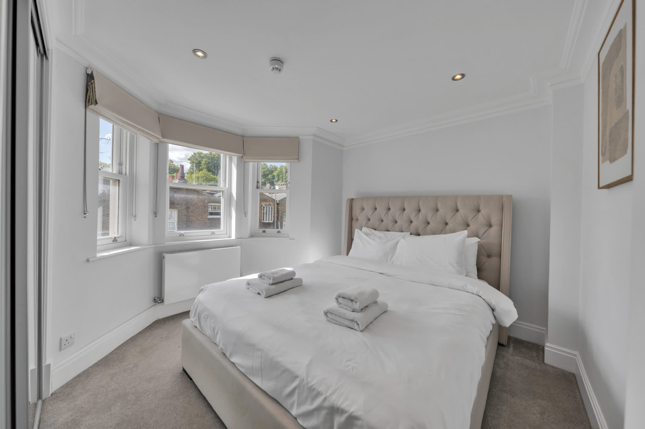 Luxury 3-Bedroom apartment next to Harrods in Beaufort Gardens SW3 1QQ - Property image 13 - VivreStays