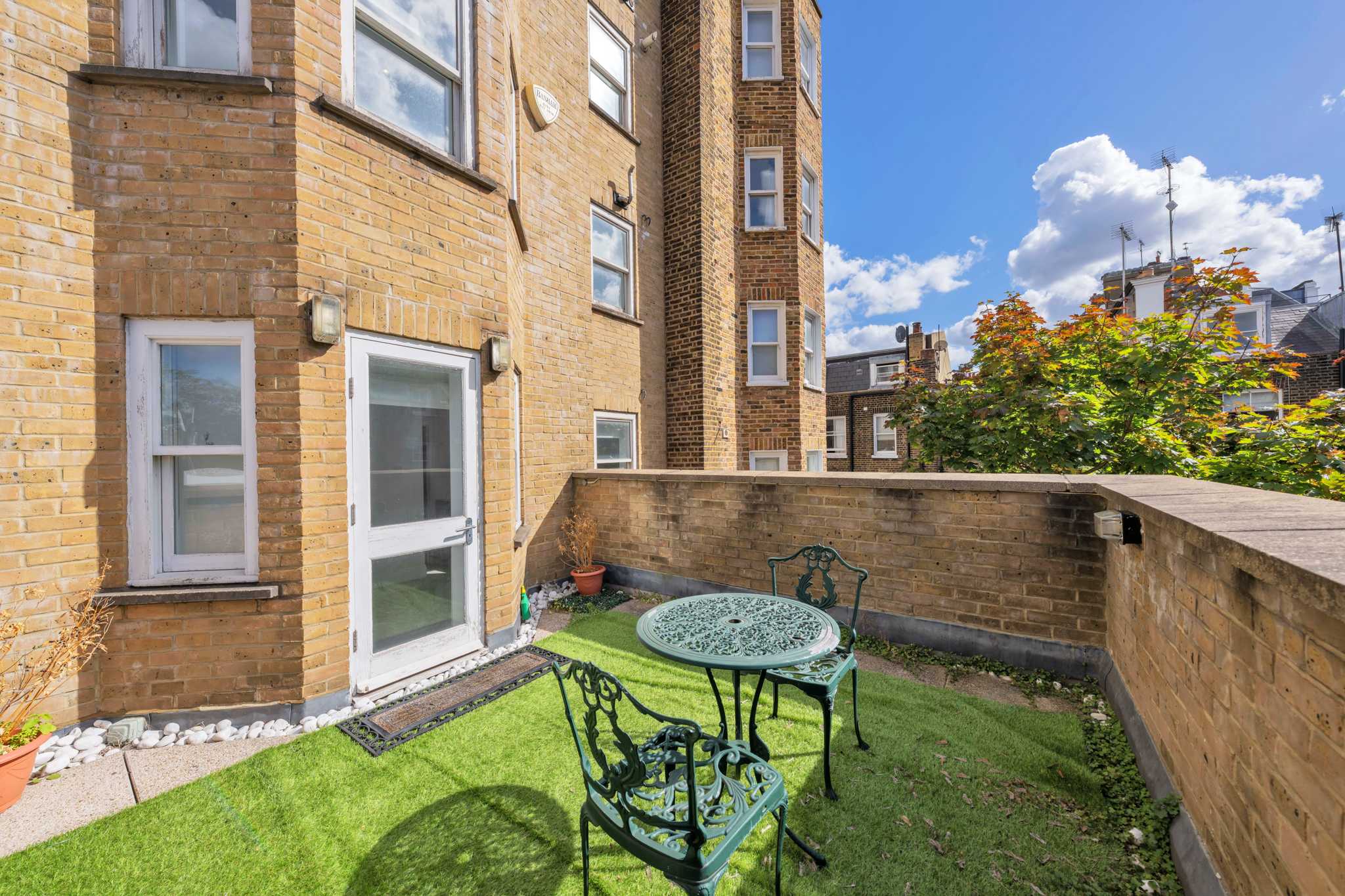 Luxury 3-Bedroom apartment next to Harrods in Beaufort Gardens SW3 1QQ - Property image 14 - VivreStays