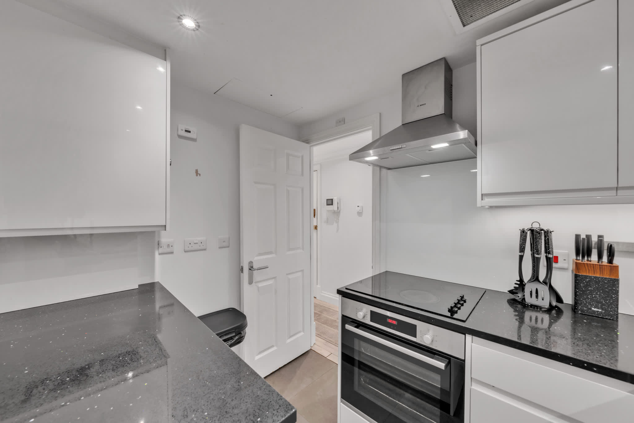 Luxury 3-Bedroom apartment next to Harrods in Beaufort Gardens SW3 1QQ - Property image 17 - VivreStays