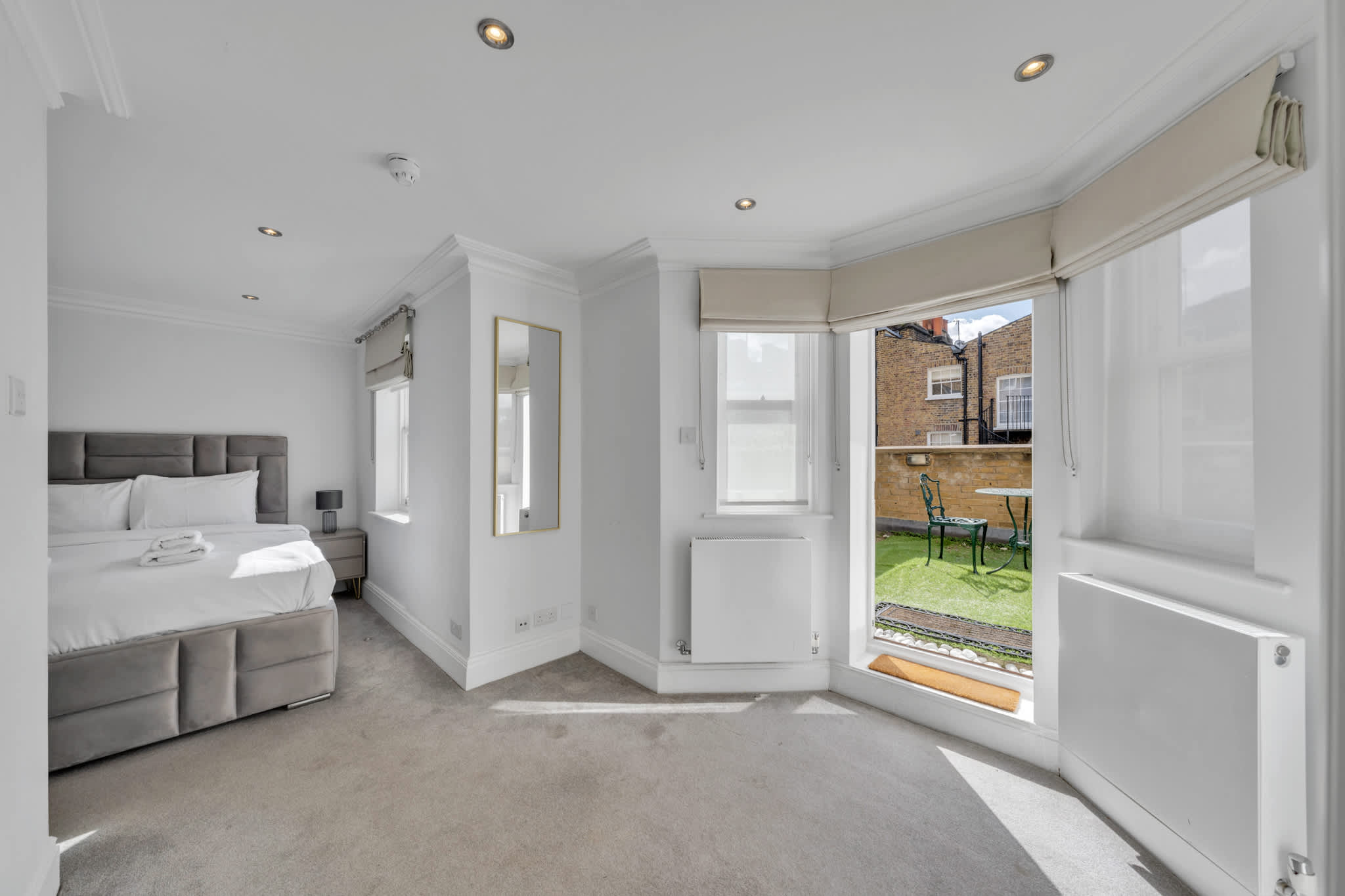 Luxury 3-Bedroom apartment next to Harrods in Beaufort Gardens SW3 1QQ - Property image 19 - VivreStays