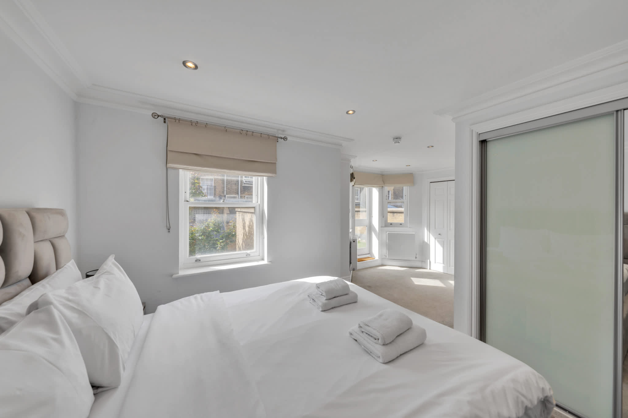 Luxury 3-Bedroom apartment next to Harrods in Beaufort Gardens SW3 1QQ - Property image 20 - VivreStays