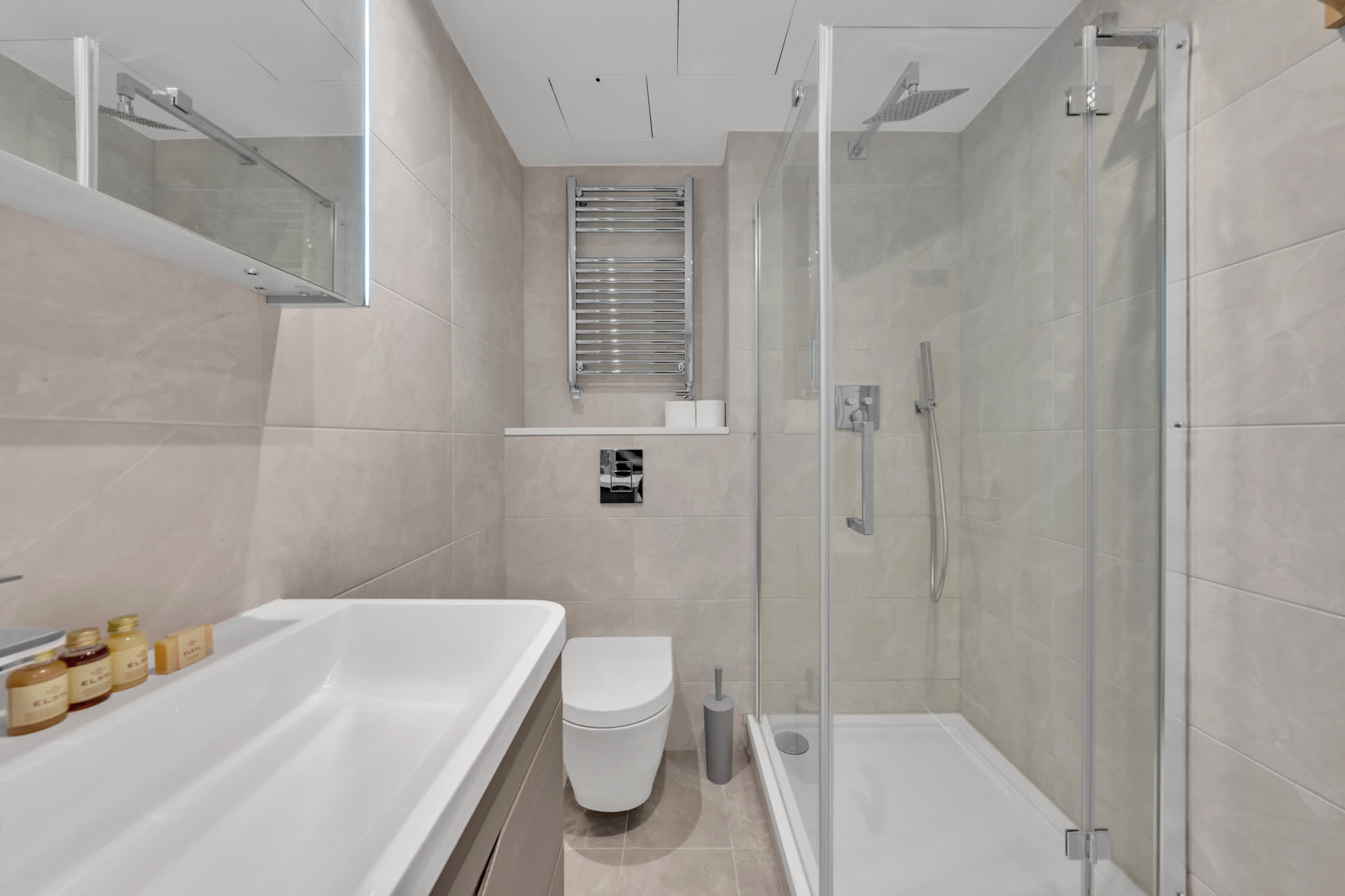 Luxury 3-Bedroom apartment next to Harrods in Beaufort Gardens SW3 1QQ - Property image 23 - VivreStays